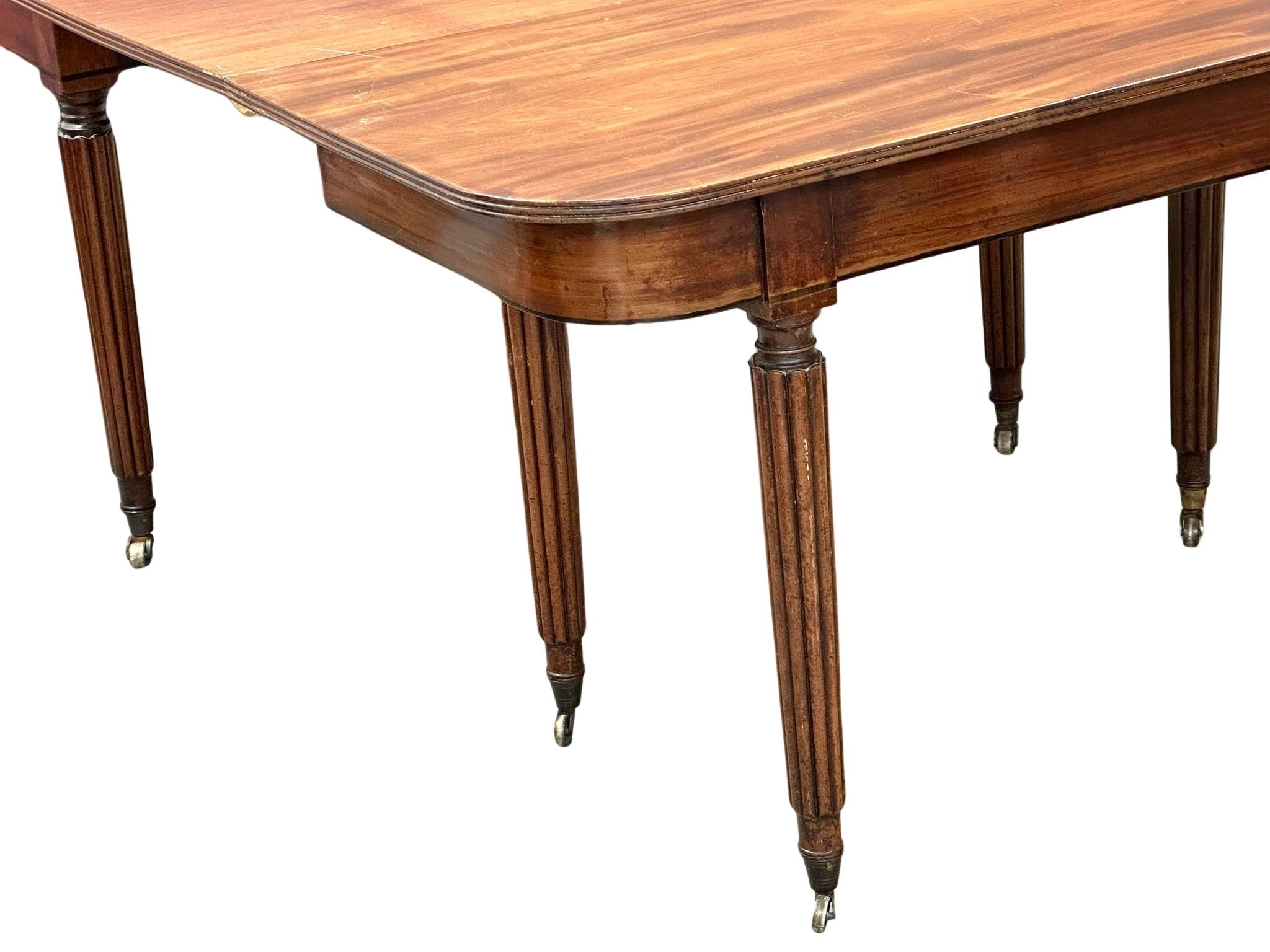 A large George IV mahogany Economy table/dining table with some later alterations. Circa 1820. 307. - Image 7 of 15