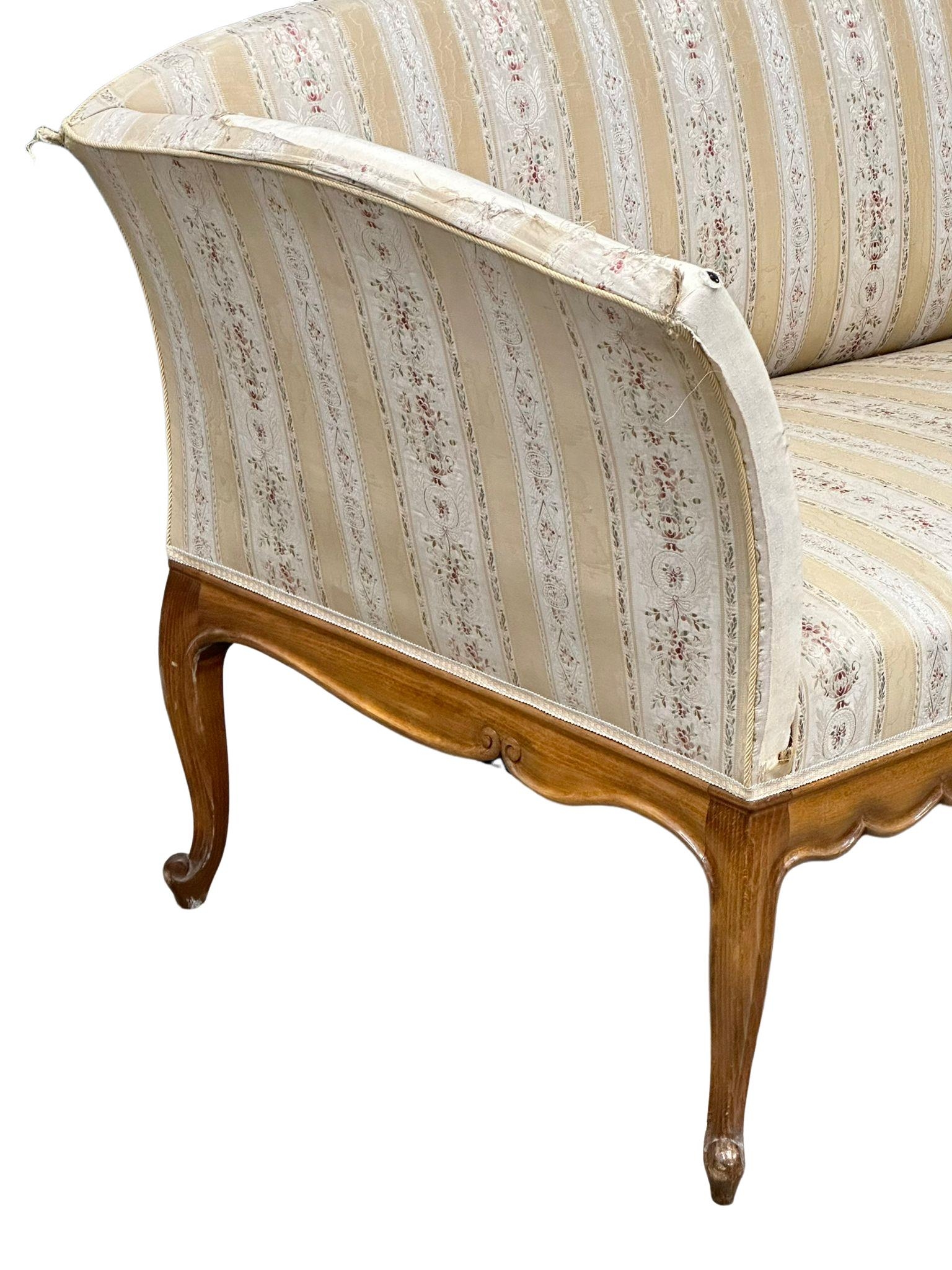 A good quality French Louis XV style chateau sofa on cabriole legs. 196x66x79cm - Image 5 of 11