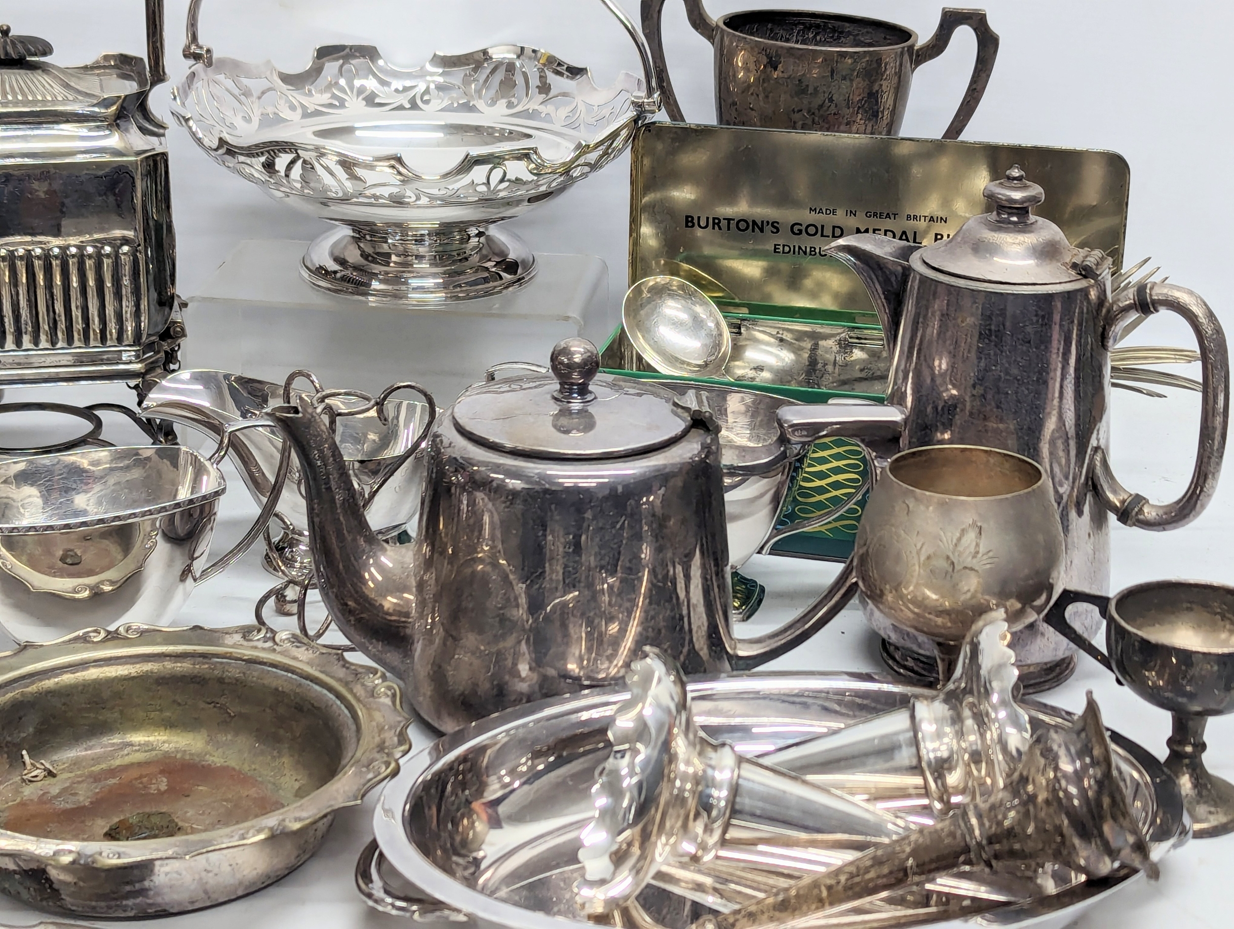 A quantity of 19th / 20th century silver plate. - Image 4 of 5