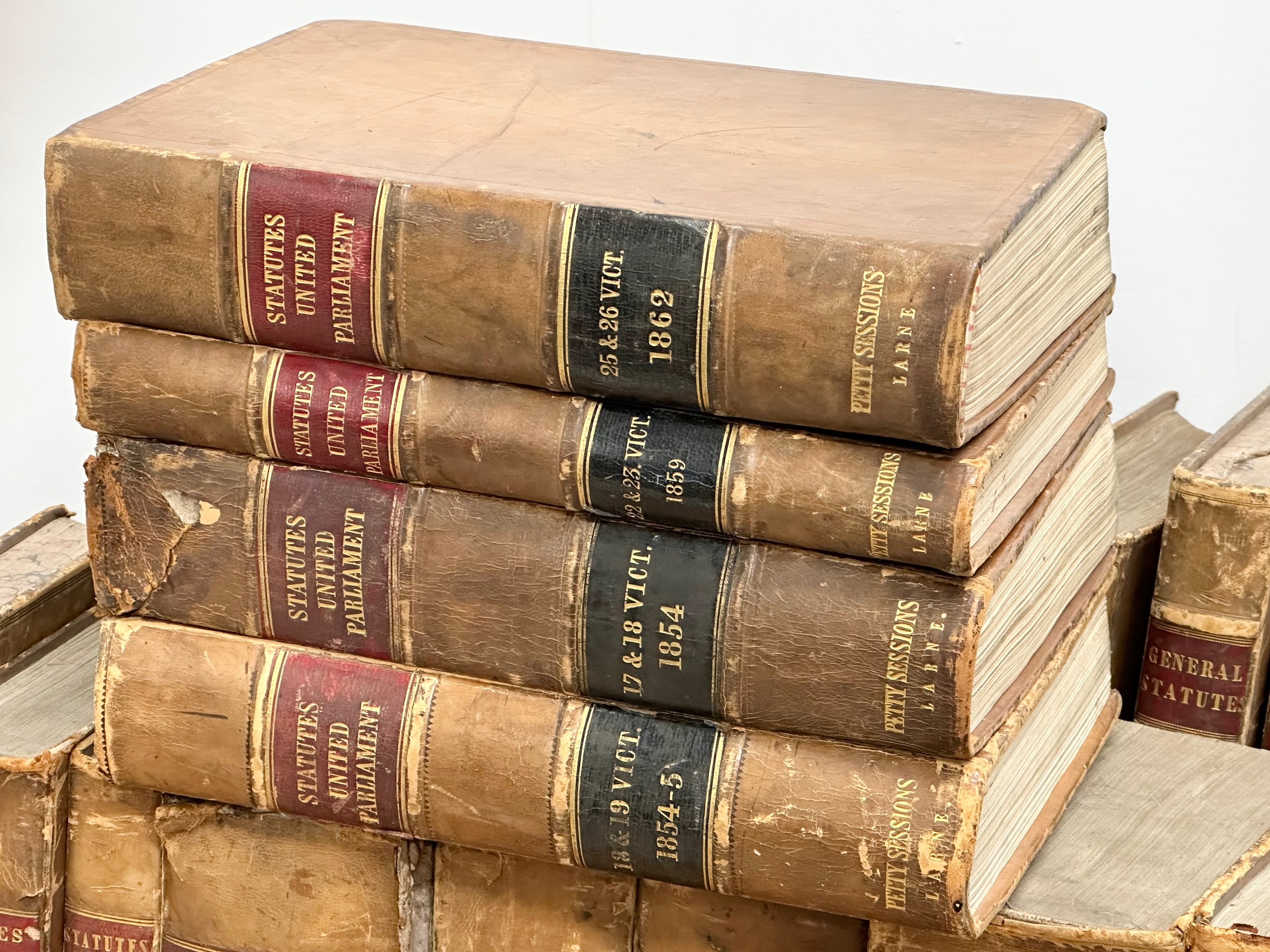 A collection of 19th century Statutes United Parliament leather bound books. George IV, William - Image 15 of 20