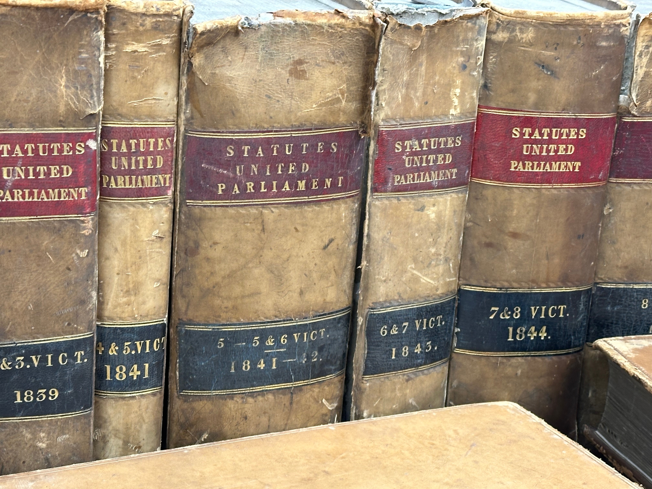 A collection of 19th century Statutes United Parliament leather bound books. George IV, William - Image 9 of 20