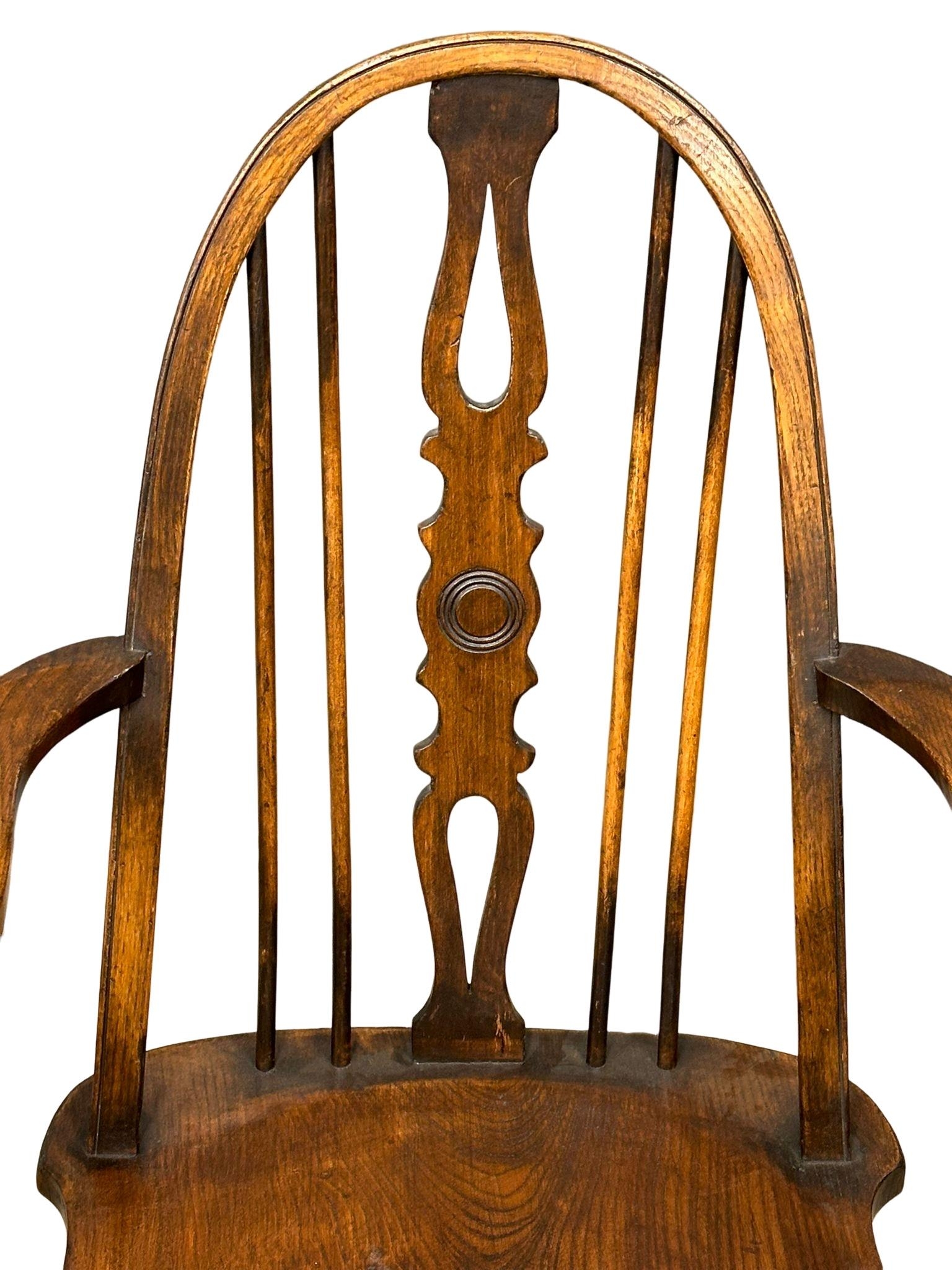 A pair of early 20th Century elm and beech Windsor style armchairs - Image 4 of 6