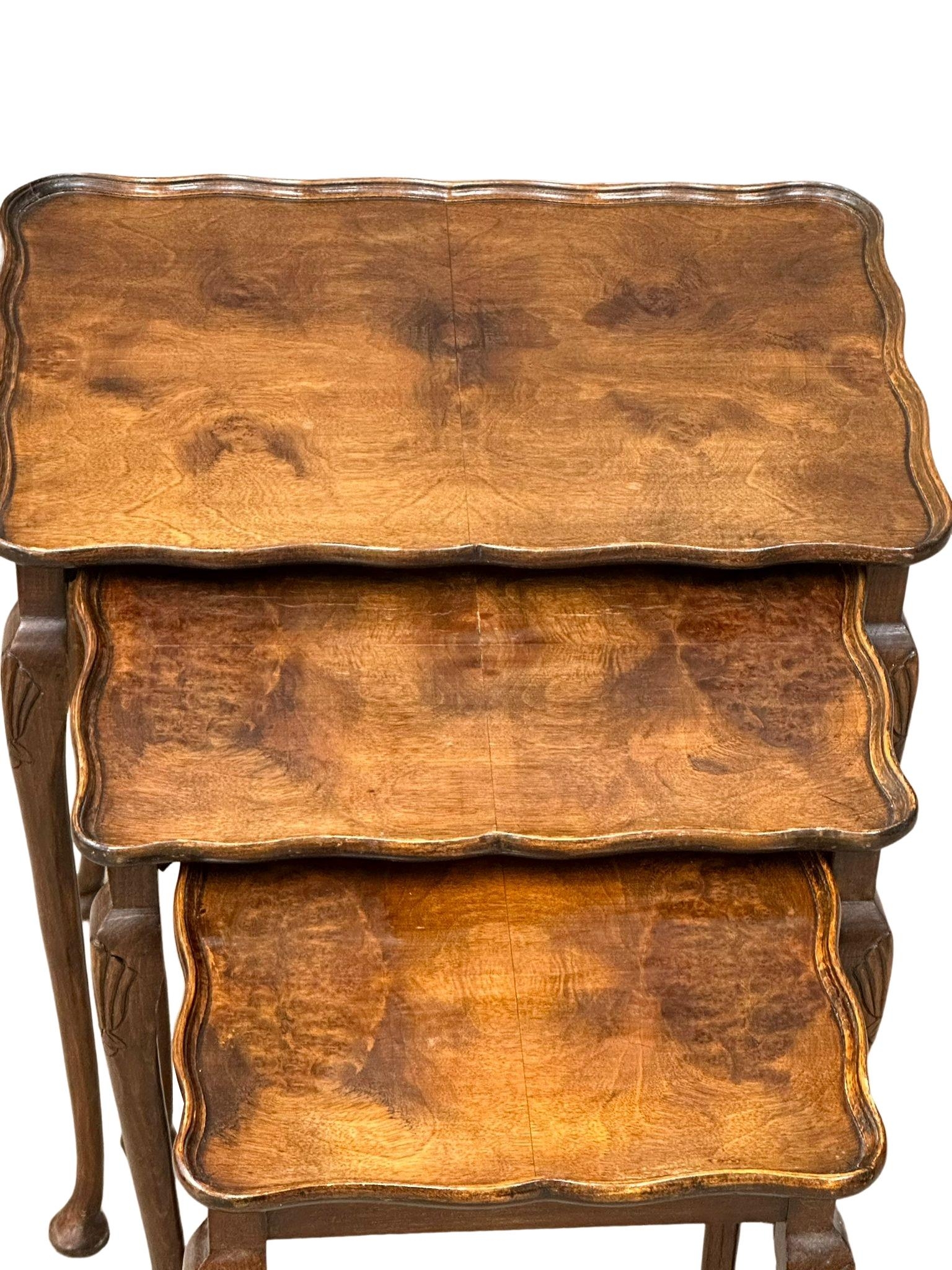 A mid 20th Century Georgian style walnut nest of tables - Image 4 of 4