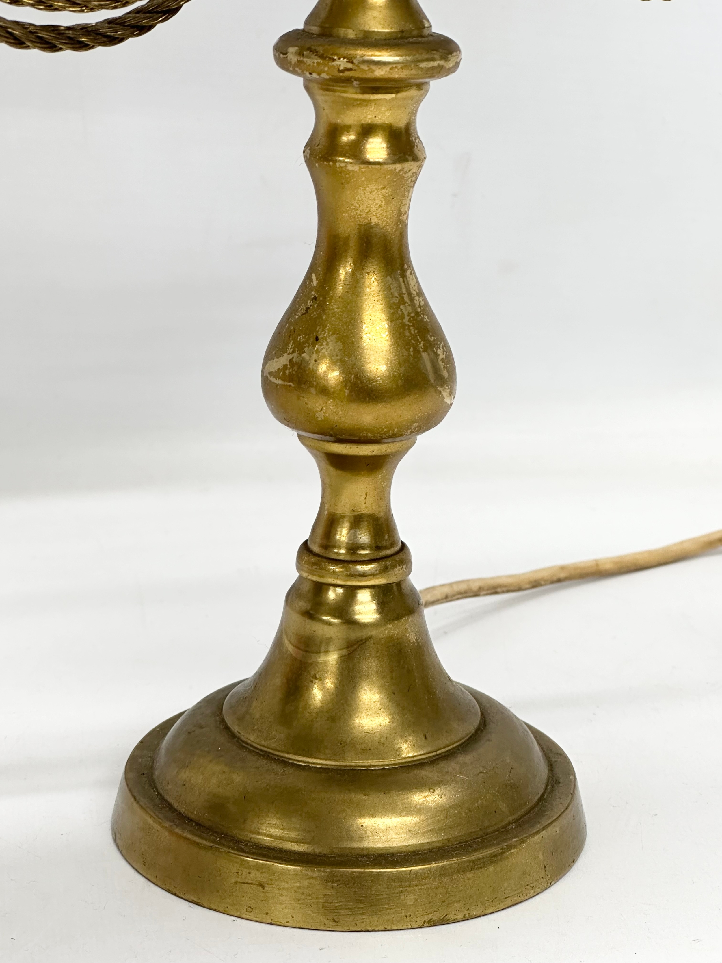 A brass table lamp with draped rope design. 38x28x58cm - Image 3 of 5