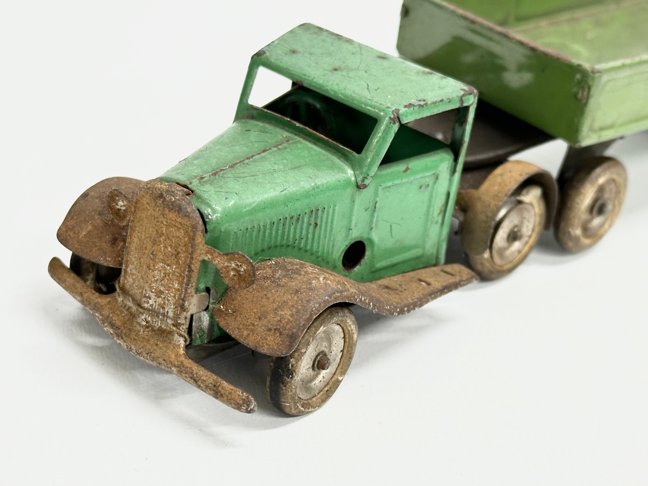 2 vintage Tri-ang Minic Toys tinplate mechanical trucks and trailer. 1940-1950. 19cm including - Image 5 of 12