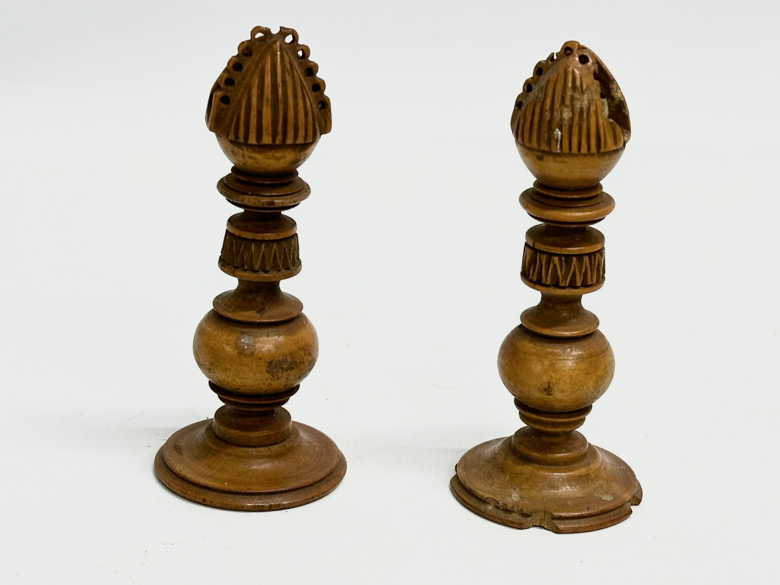 Good quality 19th Century chess pieces in the style of the Holy Land Crusade, Islamic vs Christian - Image 15 of 17