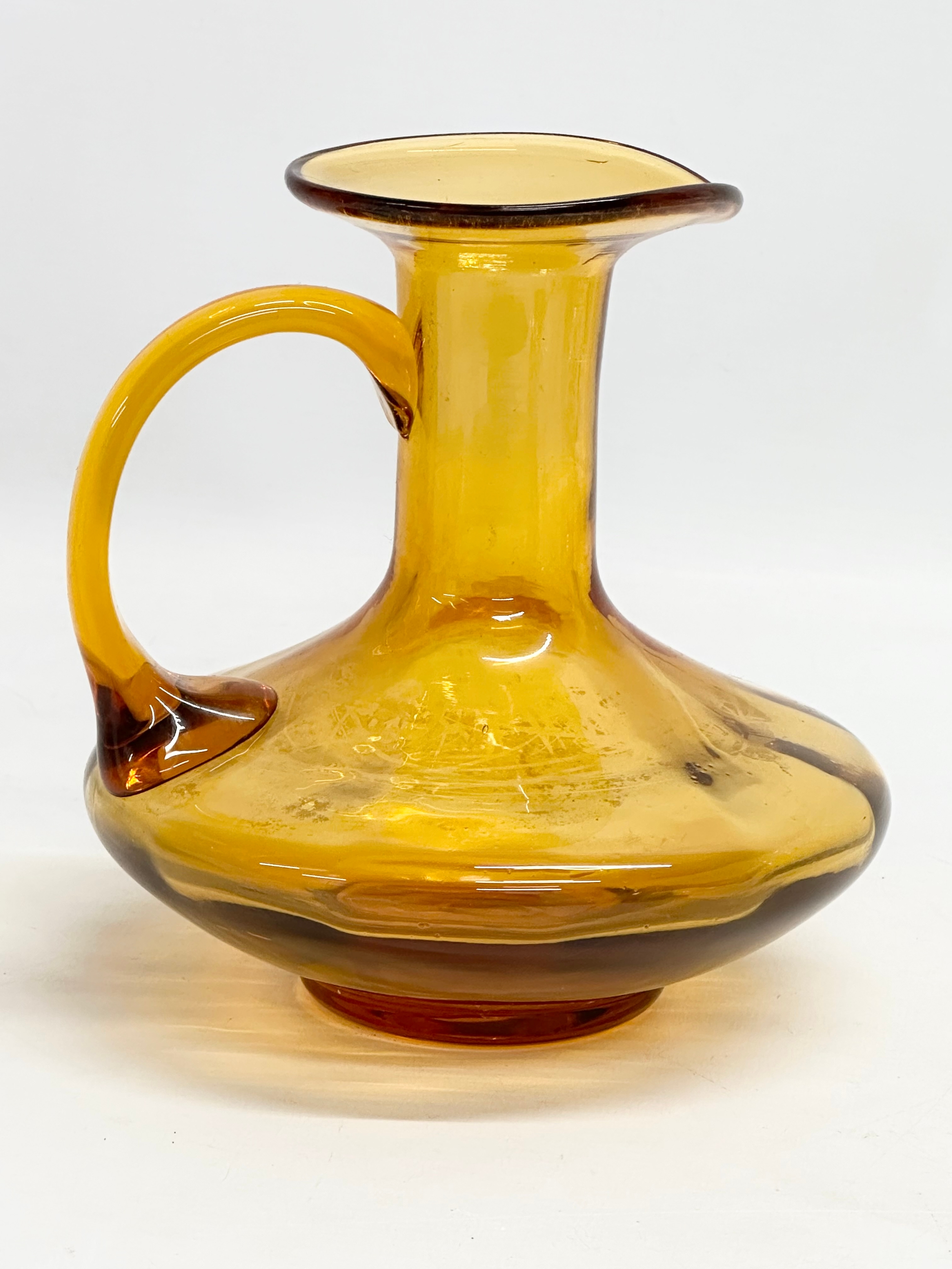 An early 19th century Amber Glass jug. Circa 1800-1830. 17x16x16cm - Image 2 of 8