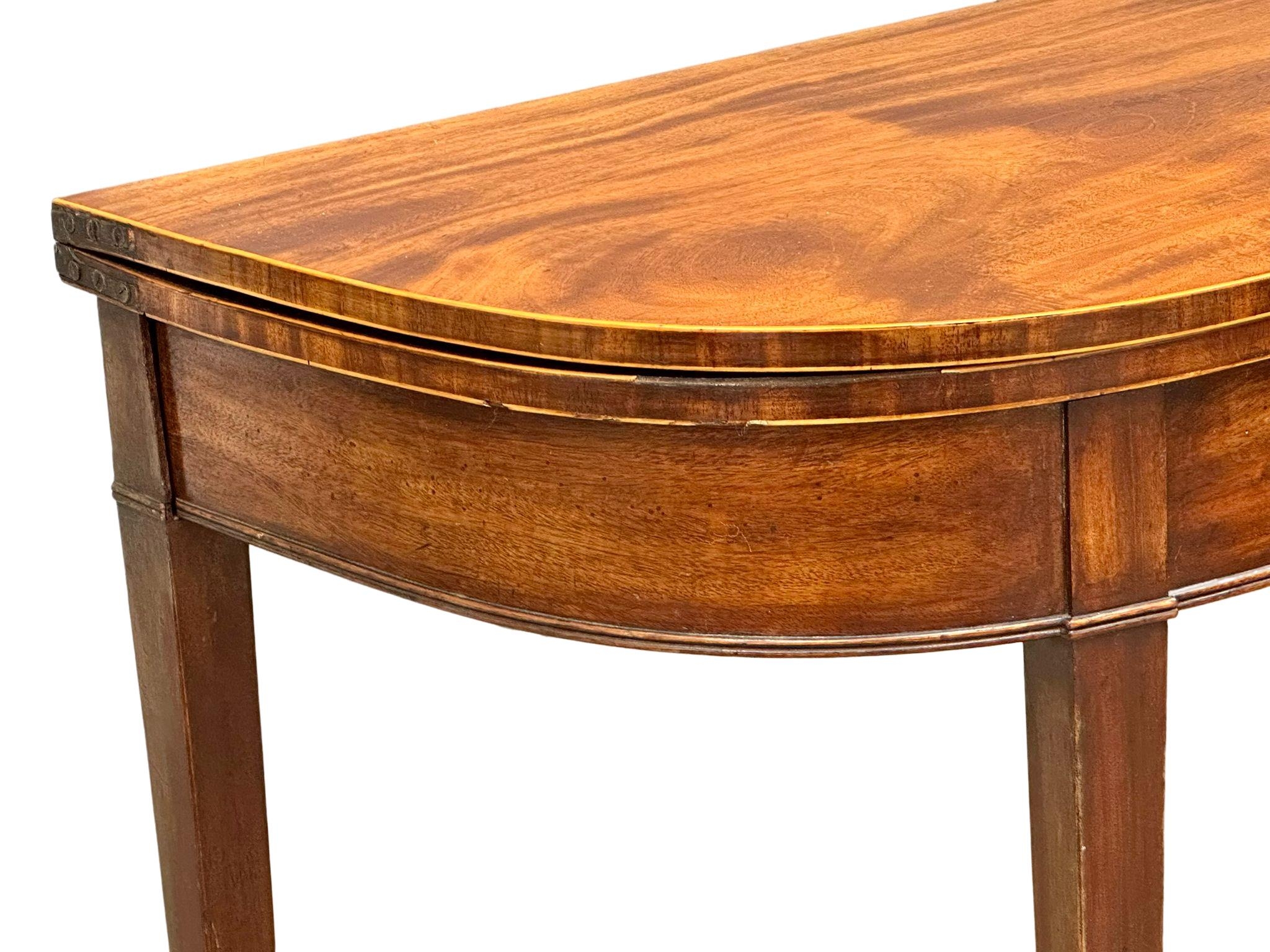 A George III inlaid mahogany turnover tea table. Circa 1800. 91x45.5x73cm - Image 4 of 6