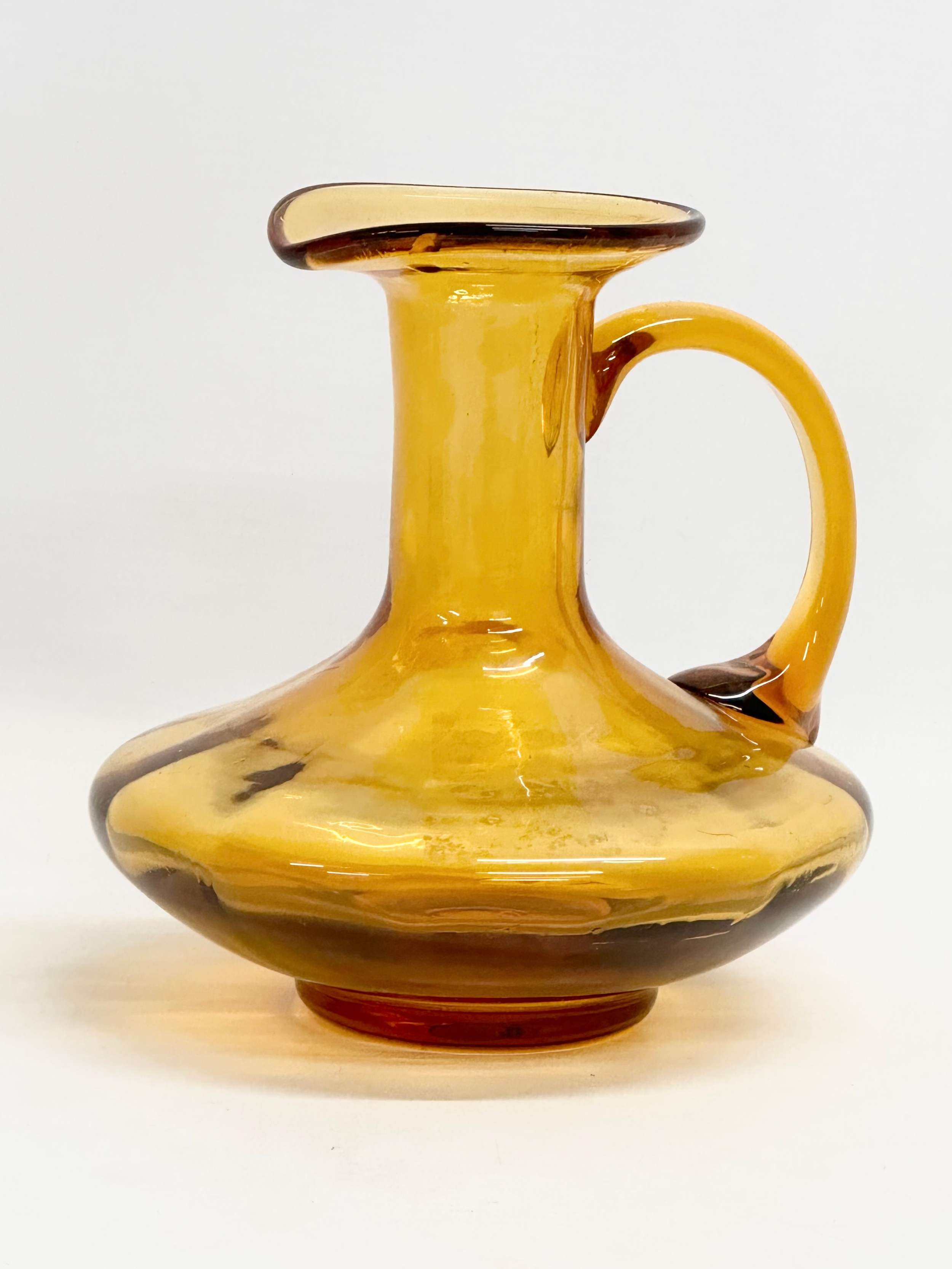 An early 19th century Amber Glass jug. Circa 1800-1830. 17x16x16cm - Image 5 of 8