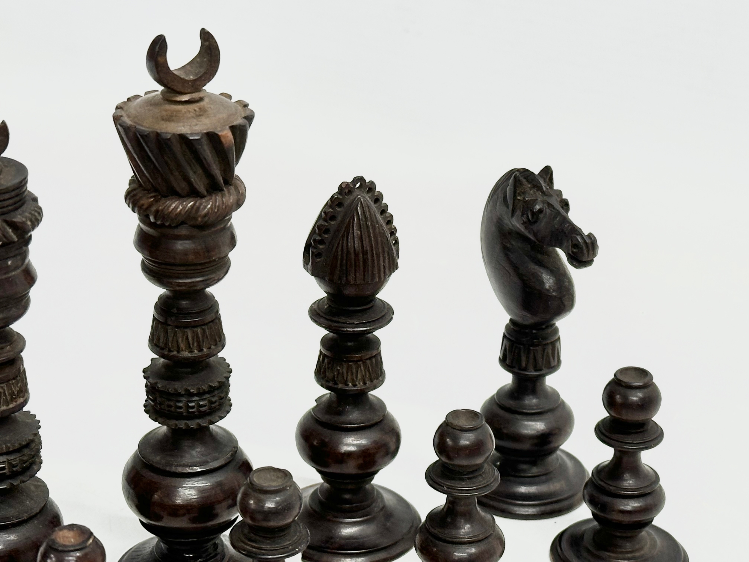 Good quality 19th Century chess pieces in the style of the Holy Land Crusade, Islamic vs Christian - Image 6 of 17