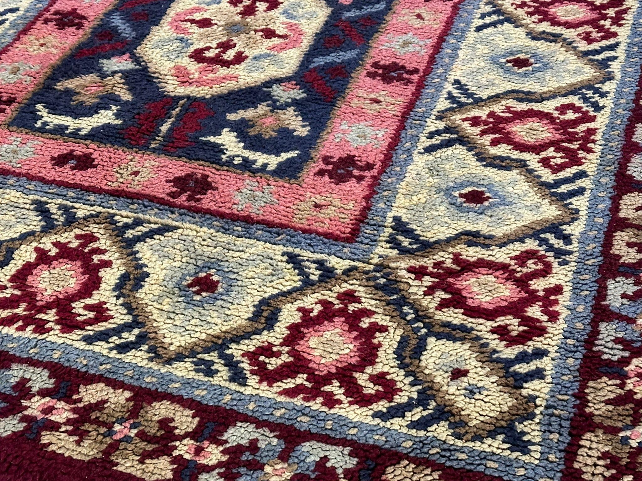 A large vintage Middle Eastern style wool rug. 229x123cm - Image 5 of 5
