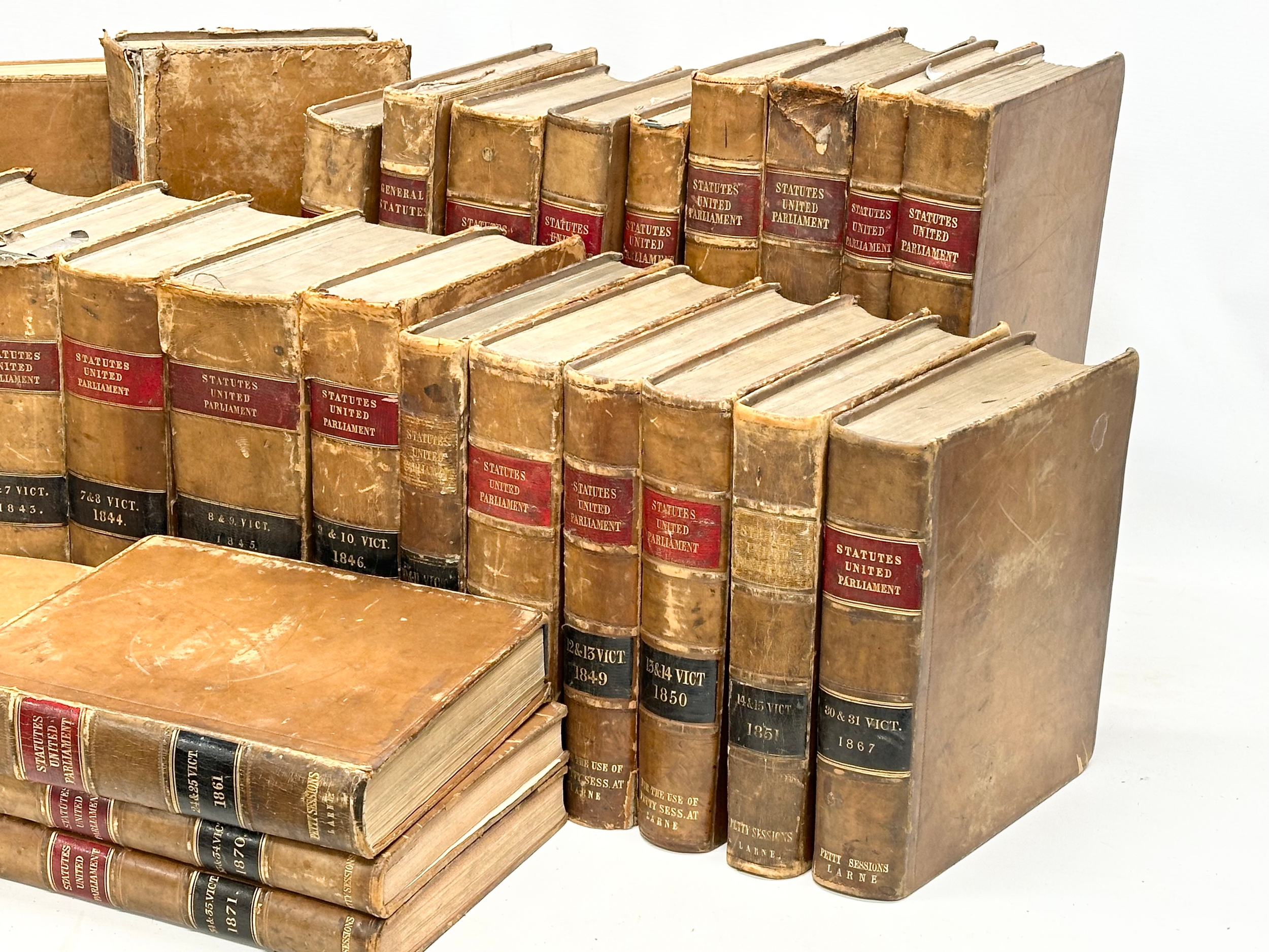 A collection of 19th century Statutes United Parliament leather bound books. George IV, William - Image 2 of 20