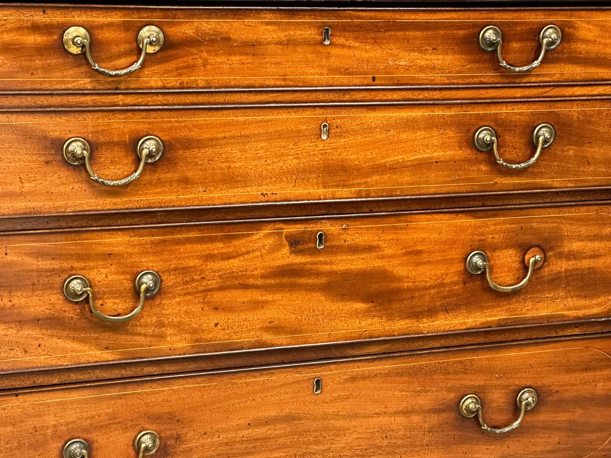 A good quality George III inlaid mahogany secretaire chest of drawers with original brass drop - Image 7 of 12