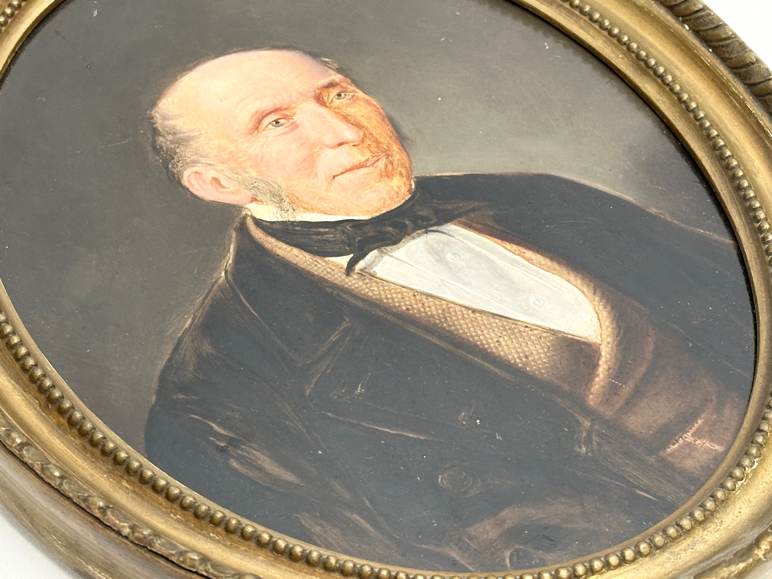 A mid 19th century oil painting on board of a gentleman. In original gilt frame 24x29.5cm - Image 2 of 3