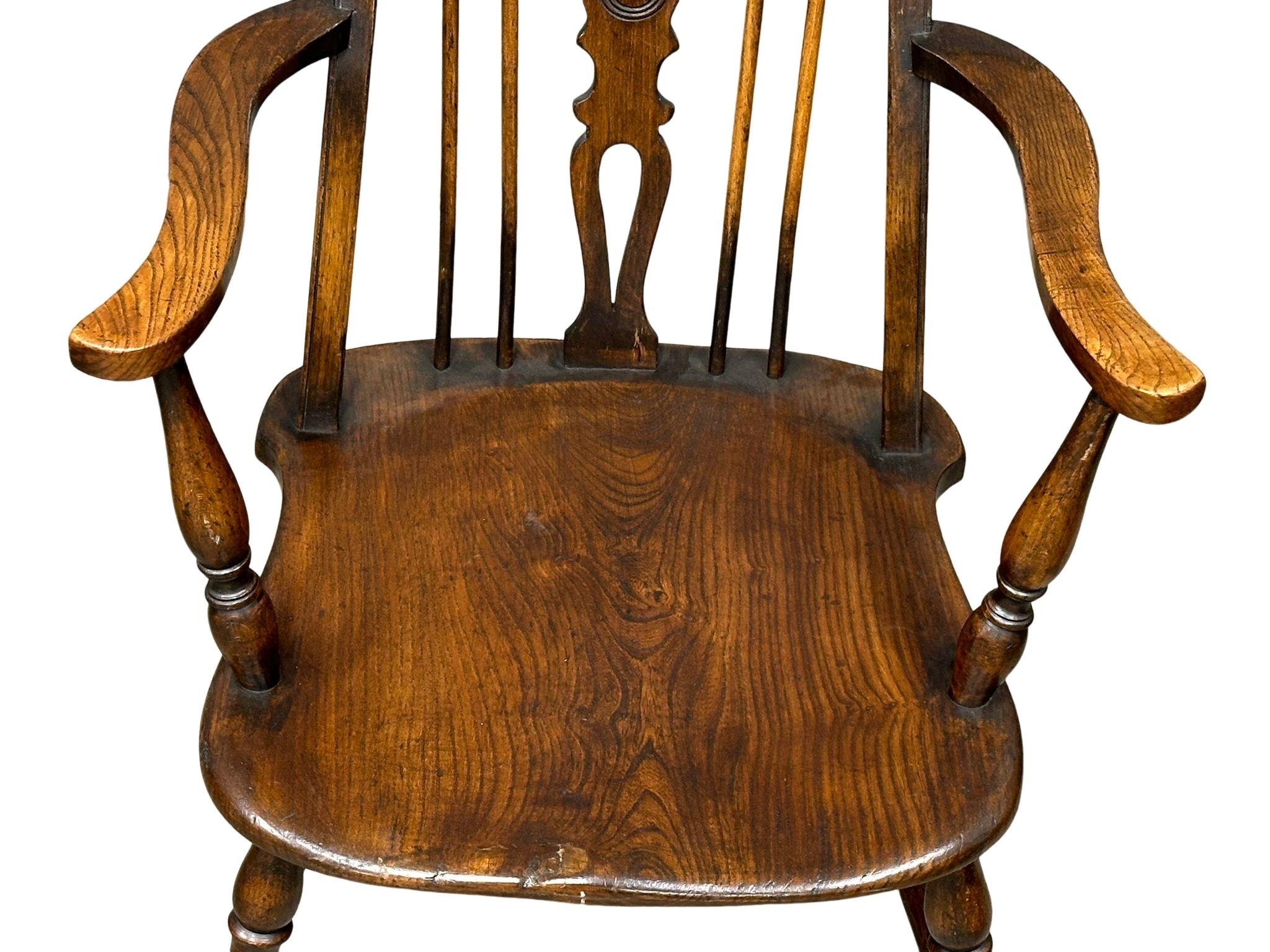 A pair of early 20th Century elm and beech Windsor style armchairs - Image 3 of 6