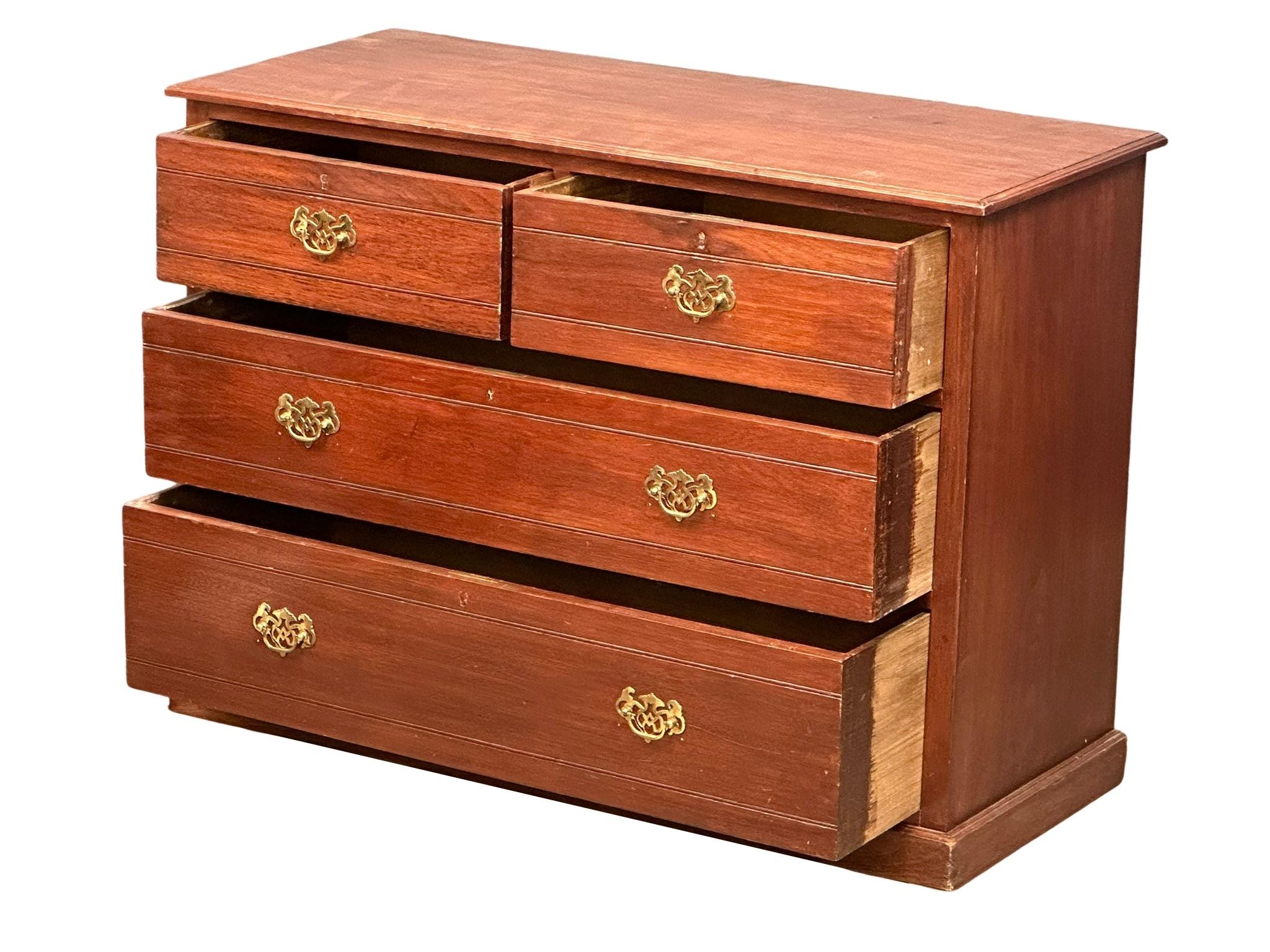 A late Victorian chest of drawers. Circa 1890-1900. 107x46x78cm - Image 2 of 5