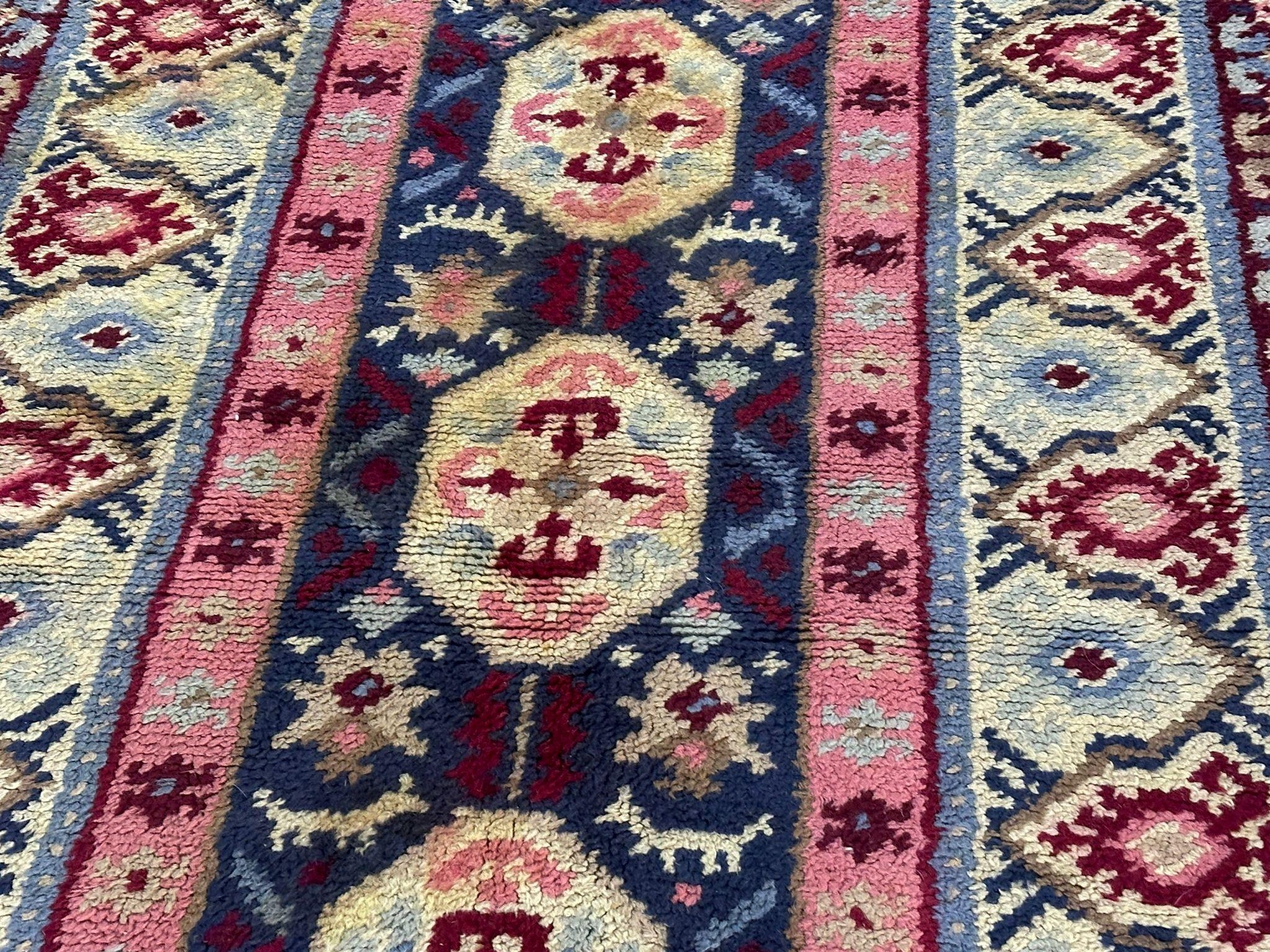 A large vintage Middle Eastern style wool rug. 229x123cm - Image 2 of 5