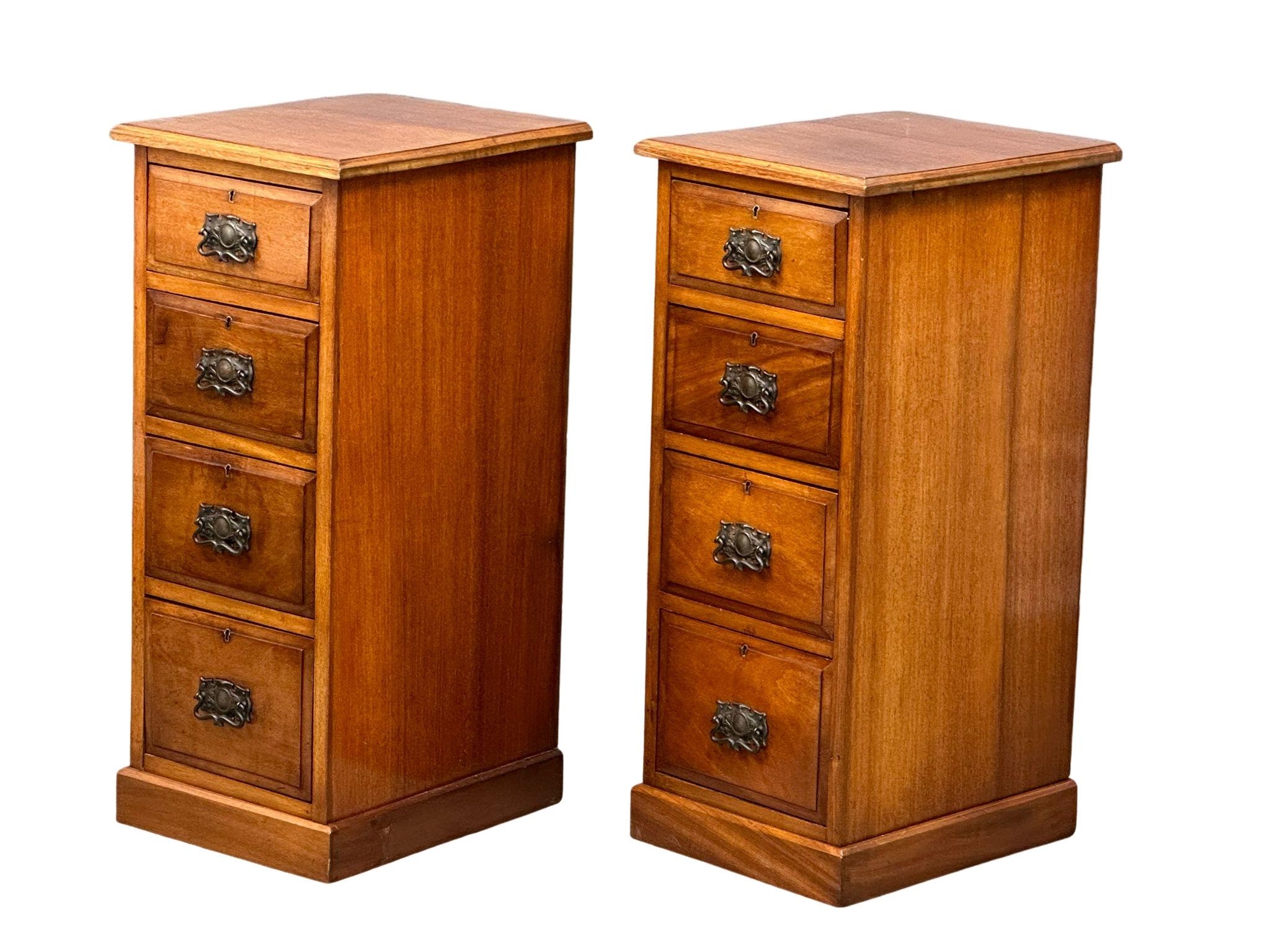 A pair of large late Victorian walnut pedestal side chests with 4 drawers. Circa 1890-1900. - Image 7 of 8