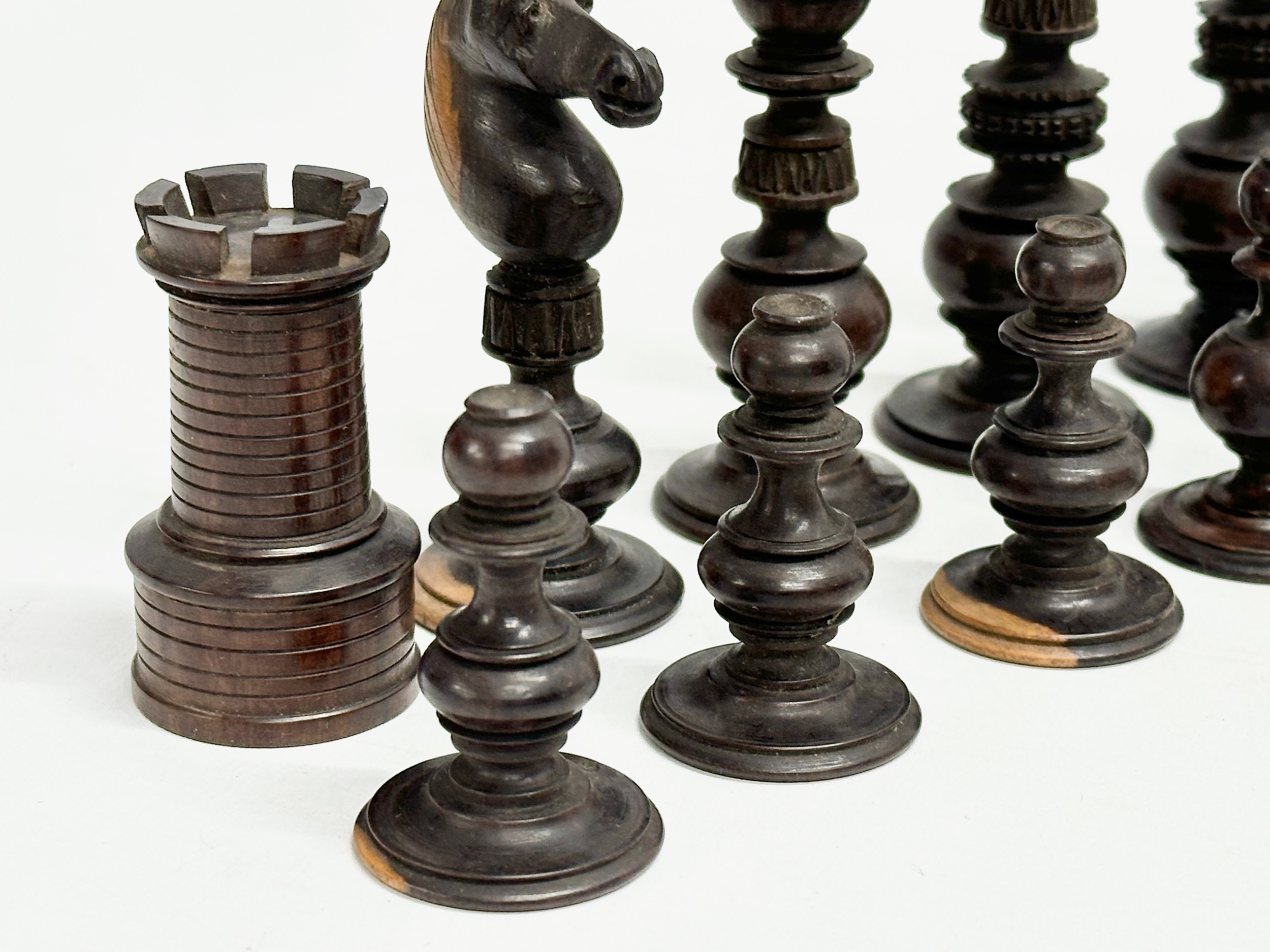 Good quality 19th Century chess pieces in the style of the Holy Land Crusade, Islamic vs Christian - Image 2 of 17