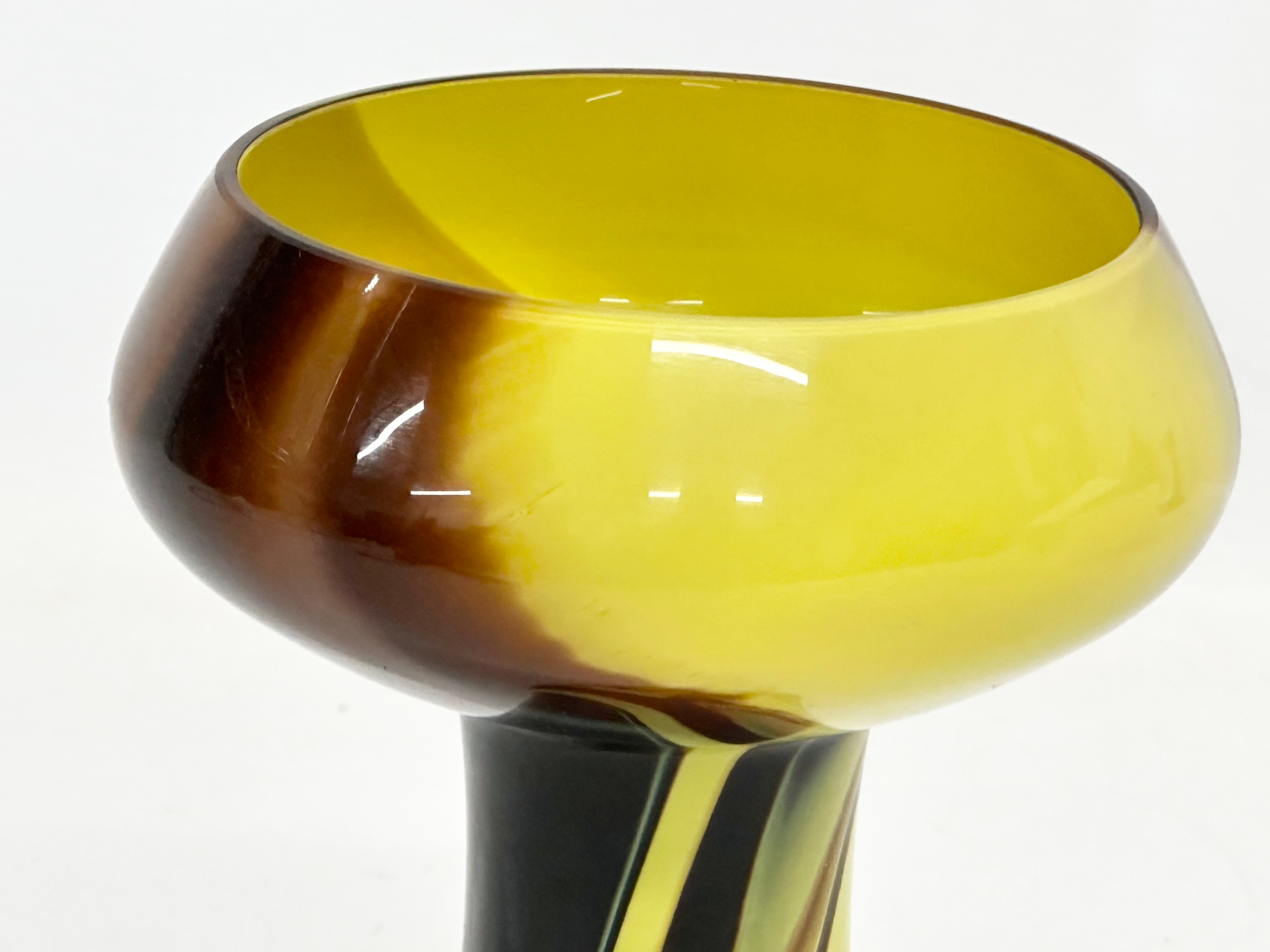 A Murano Glass Space Age vase by Carlo Moretti. 10.5x14cm - Image 2 of 5