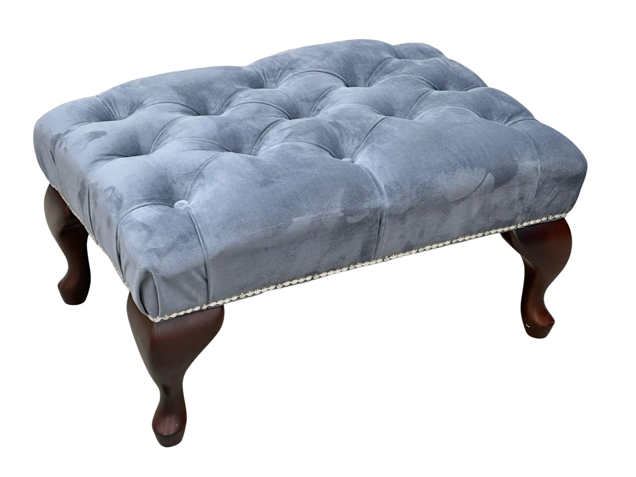 A 3pc Victorian style deep buttoned wing back suite. Including a 3 seater wing back sofa and - Image 2 of 6