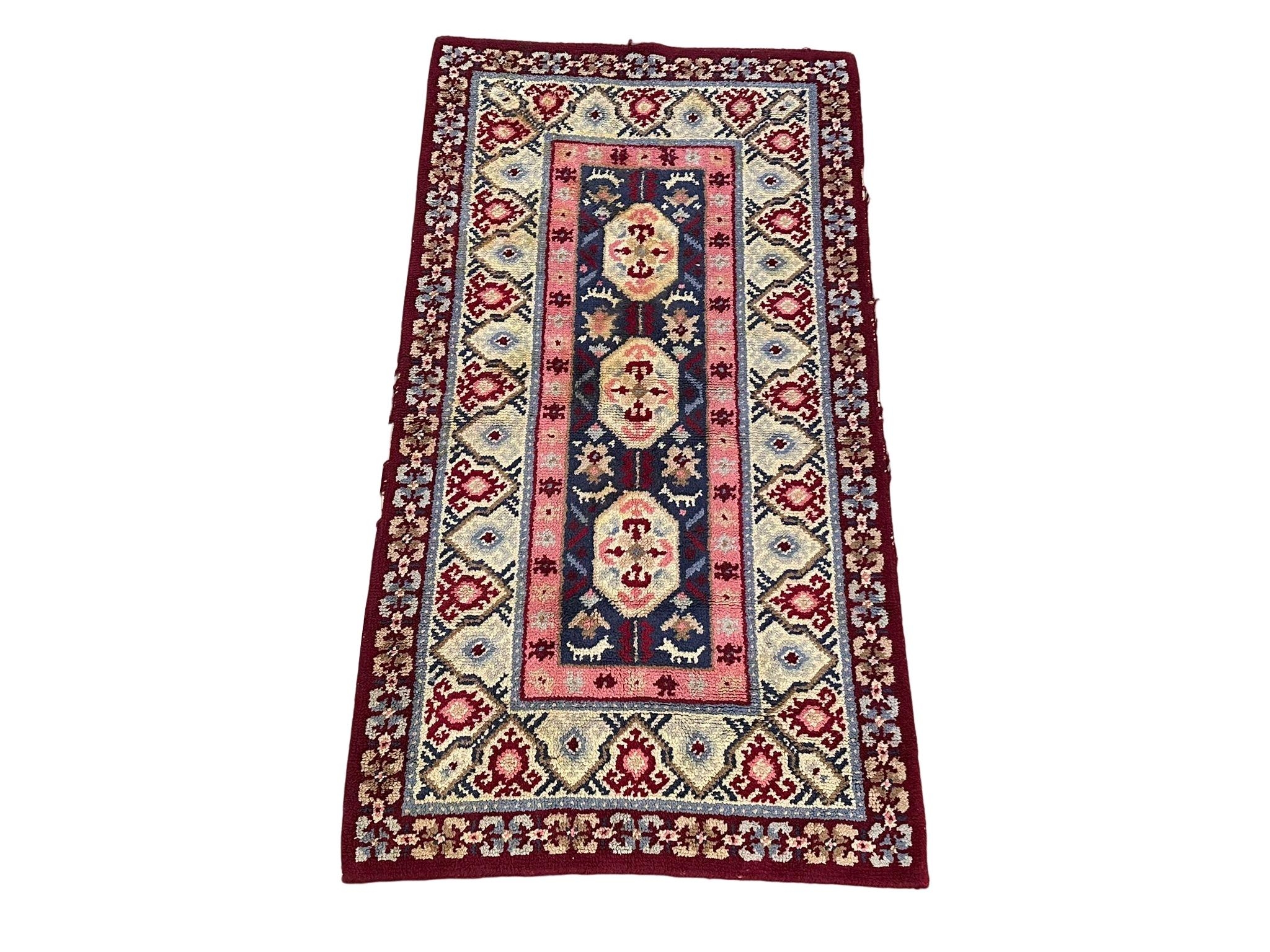 A large vintage Middle Eastern style wool rug. 229x123cm
