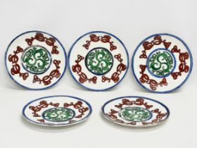 5 rare early 20th century Aynsley Irish Celtic pattern plates. Circa 1905-1925. 21cm