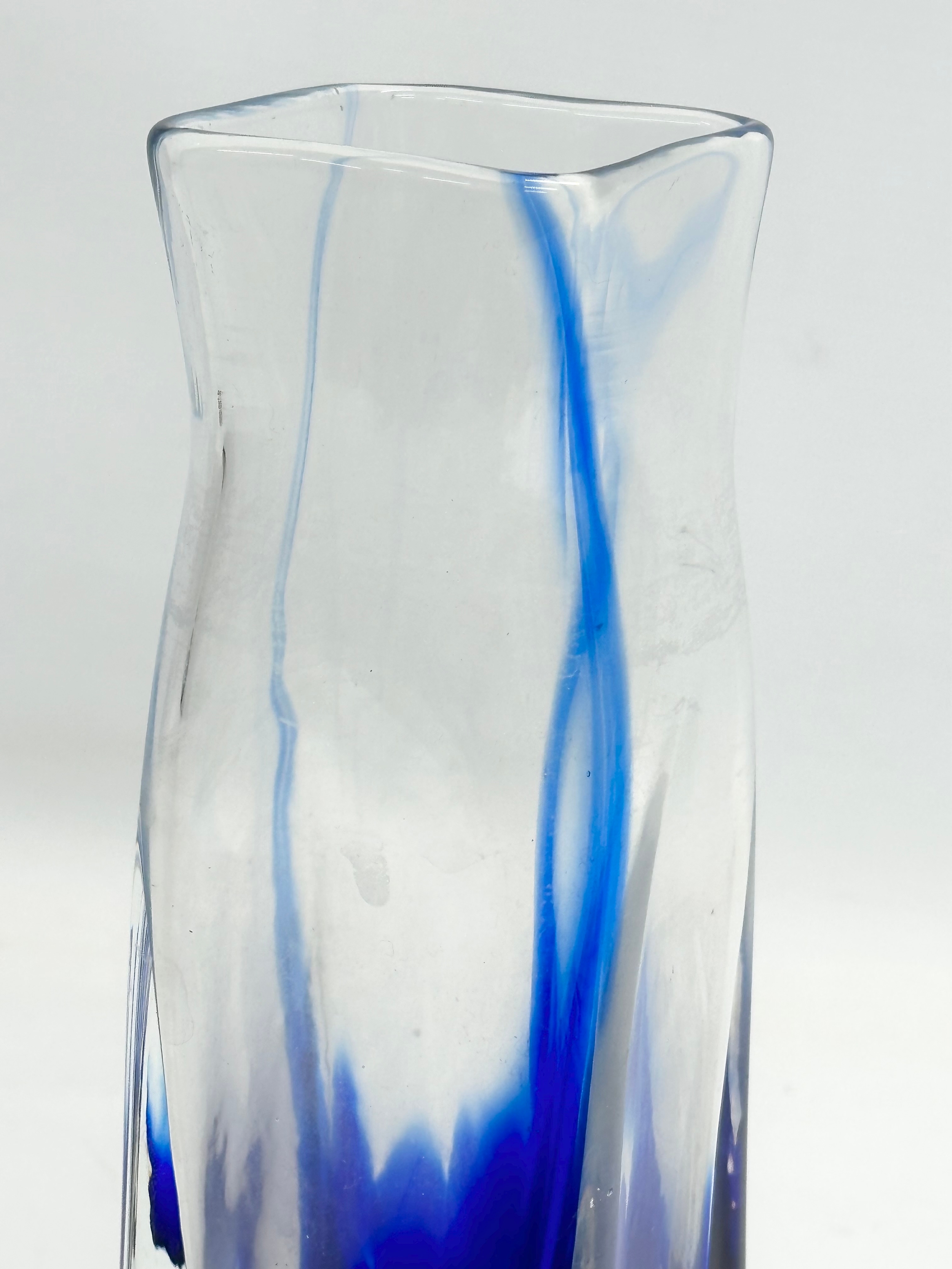 An Art Glass vase by Jaroslav Svoboda. 21cm - Image 2 of 4