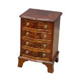 A small Georgian style mahogany serpentine front chest of drawers. 41x36x61cm