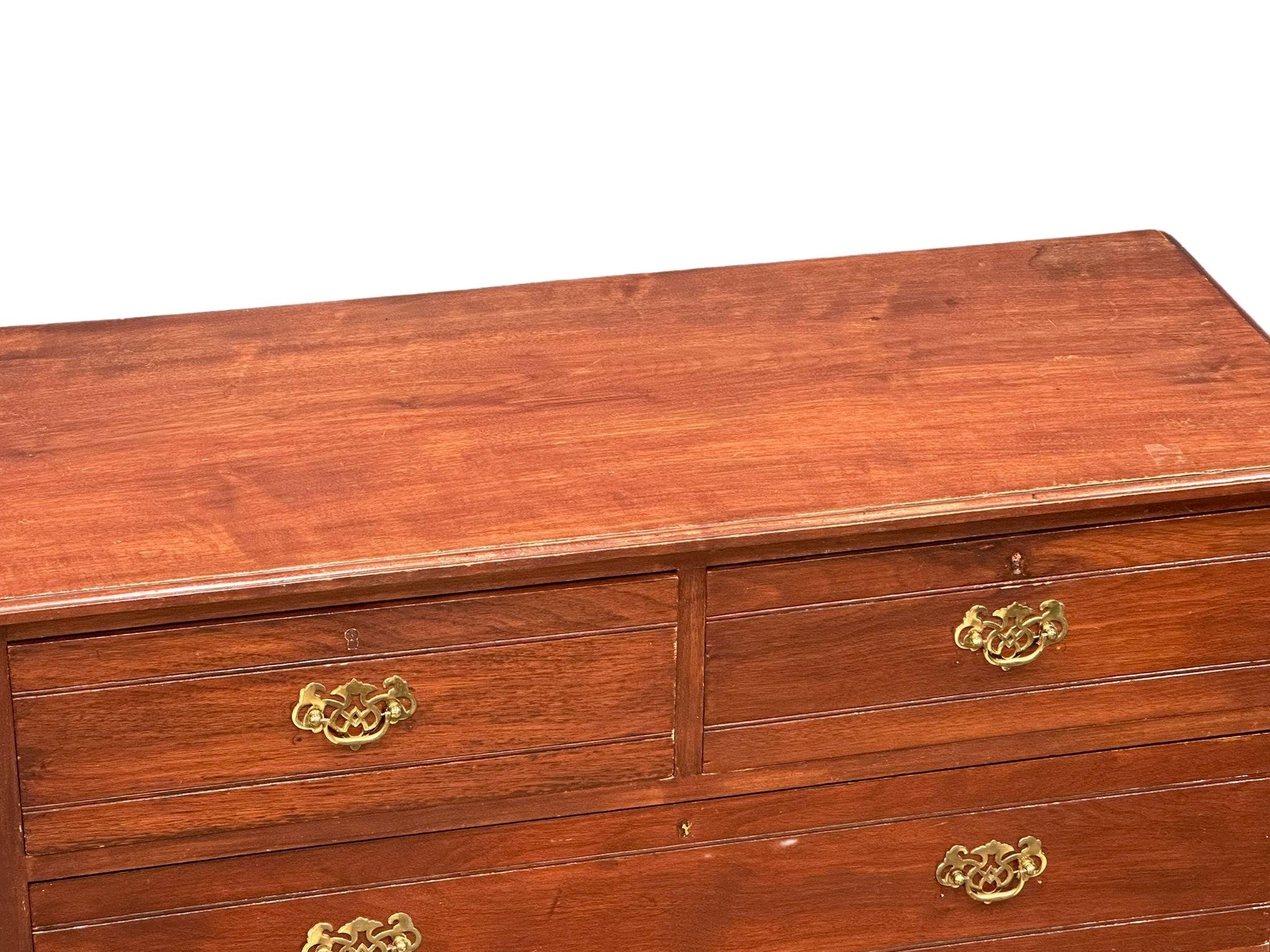 A late Victorian chest of drawers. Circa 1890-1900. 107x46x78cm - Image 4 of 5