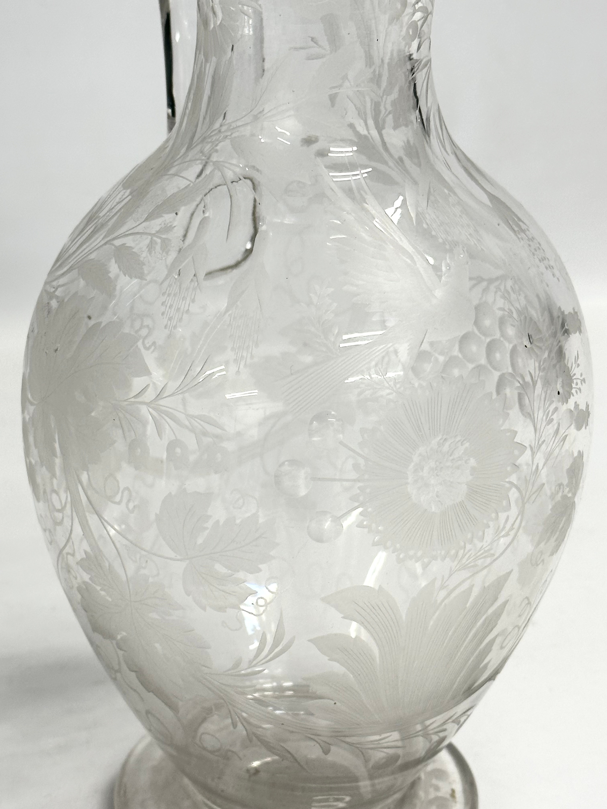 An etched glass pitcher in the manner of William Fritsche. Decorated with leaves, grape vines and - Image 6 of 11