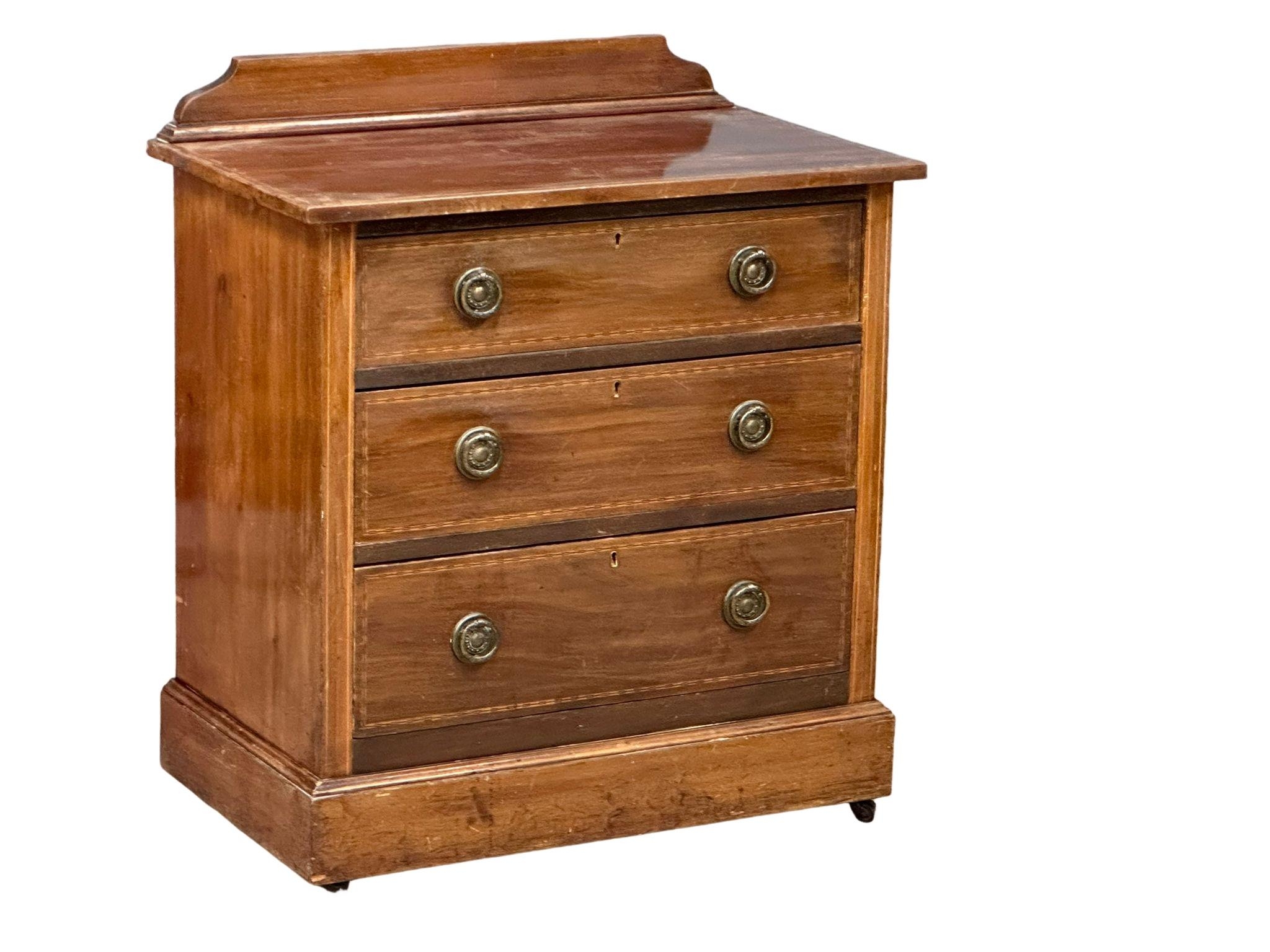 An Edwardian inlaid mahogany chest of drawers. Fine proportioned. 76x46x88cm - Image 2 of 4