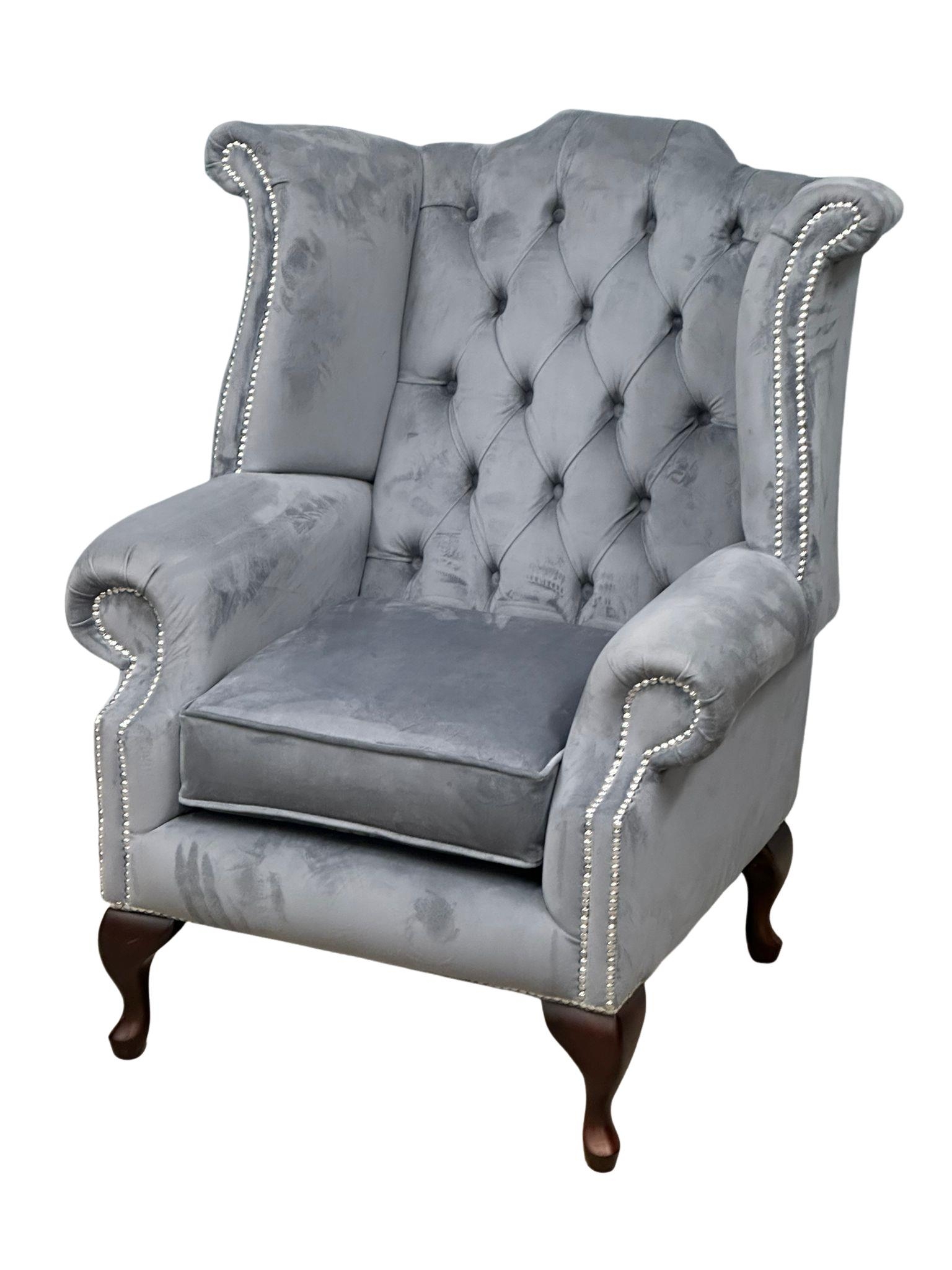 A 3pc Victorian style deep buttoned wing back suite. Including a 3 seater wing back sofa and - Image 4 of 6