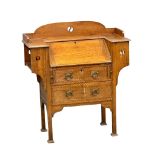 An early 20th century Art & Crafts inlaid oak writing bureau. Circa 1900. 99.5x41x111cm