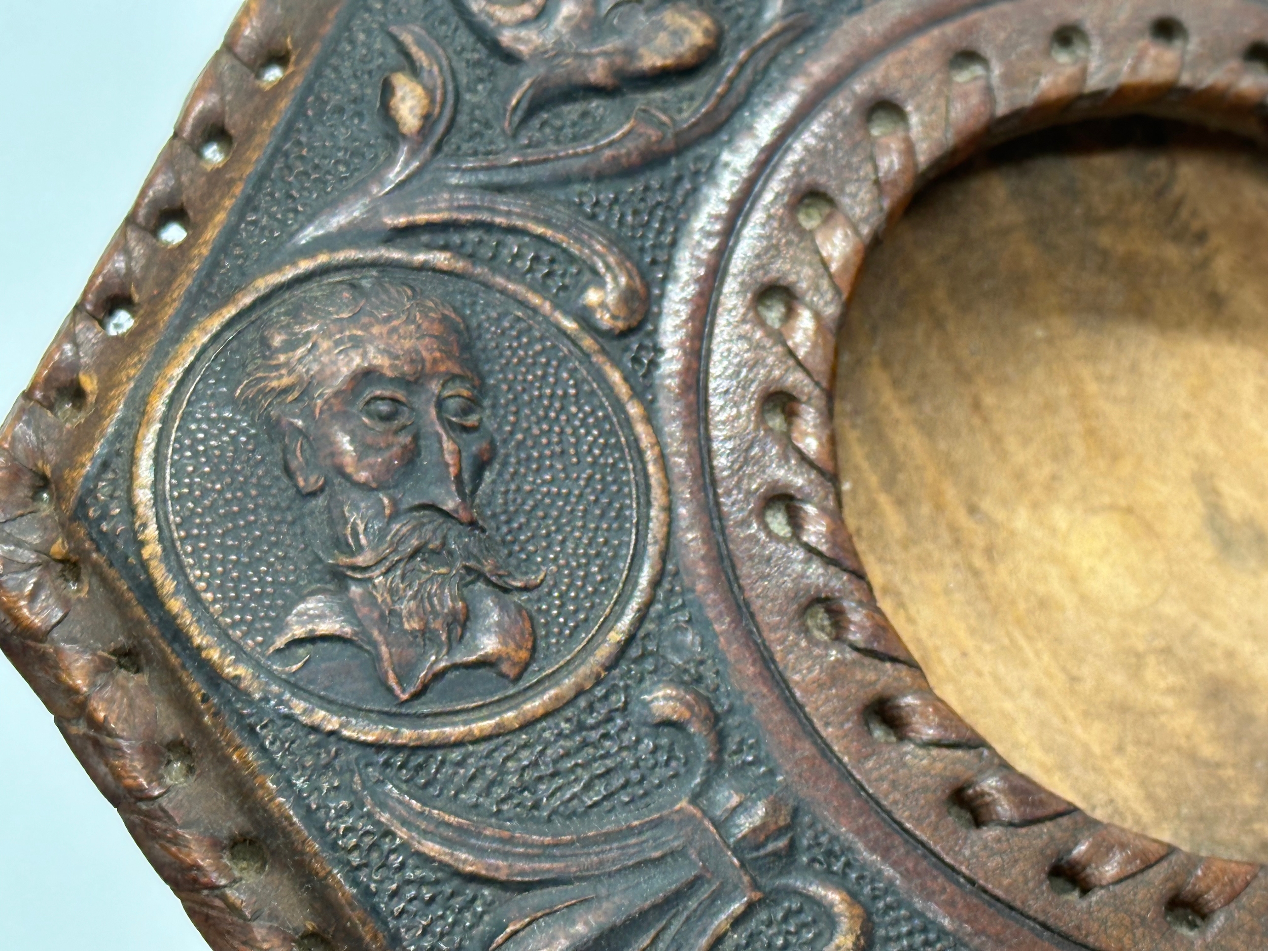 A late 19th century embossed leather bound ashtray with original brass liner. Depicting Don - Image 6 of 8