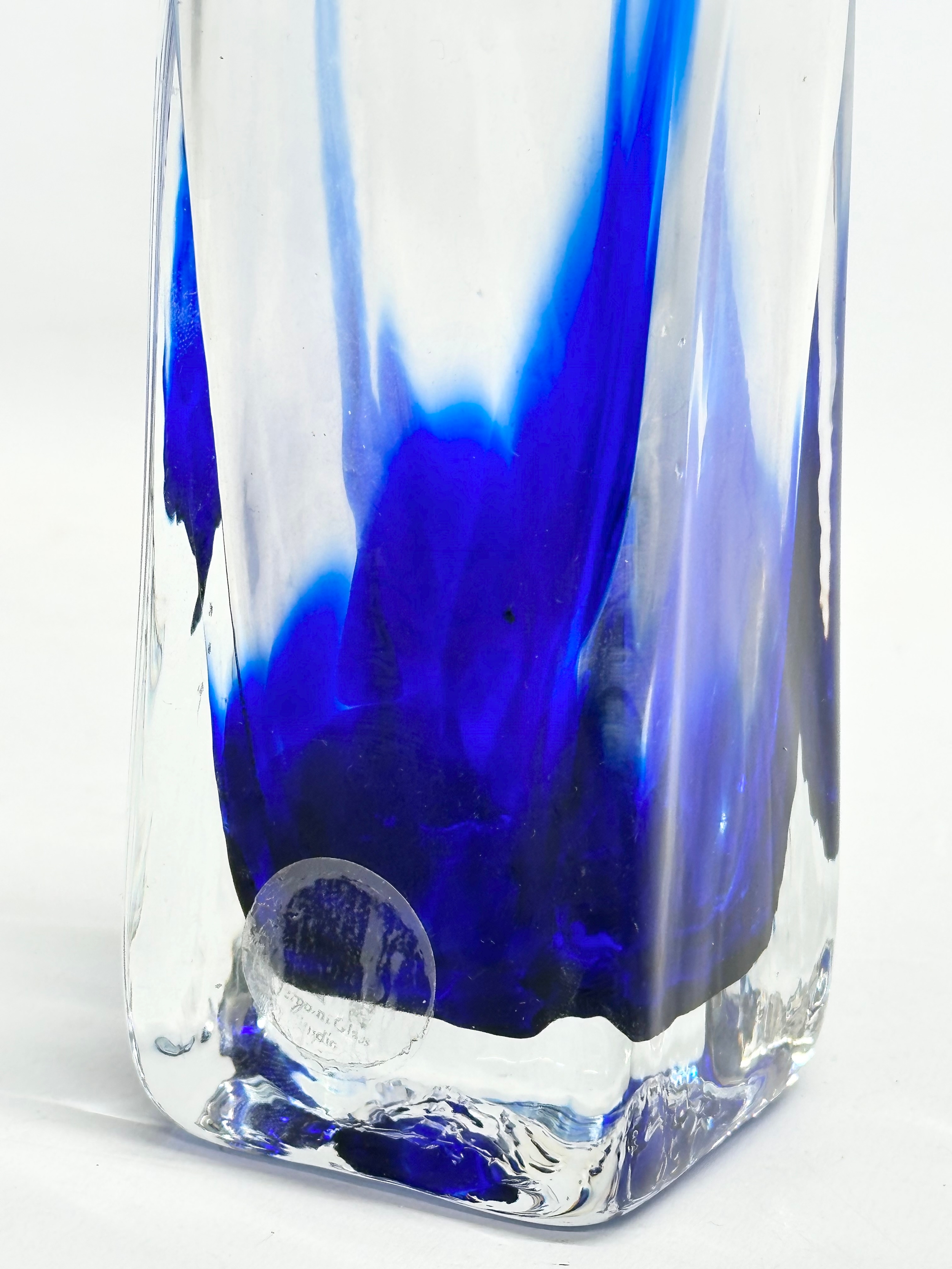 An Art Glass vase by Jaroslav Svoboda. 21cm - Image 3 of 4