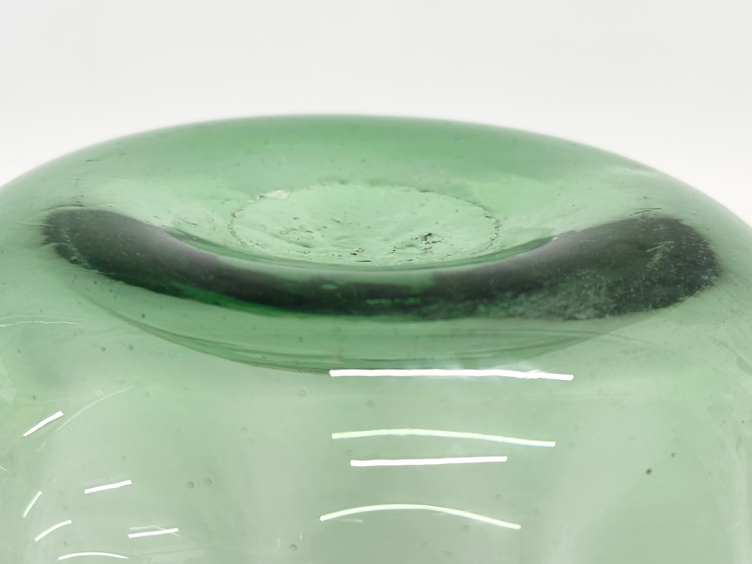 A 1930’s Art Glass vase with frilled rim. 11x13.5cm - Image 4 of 5