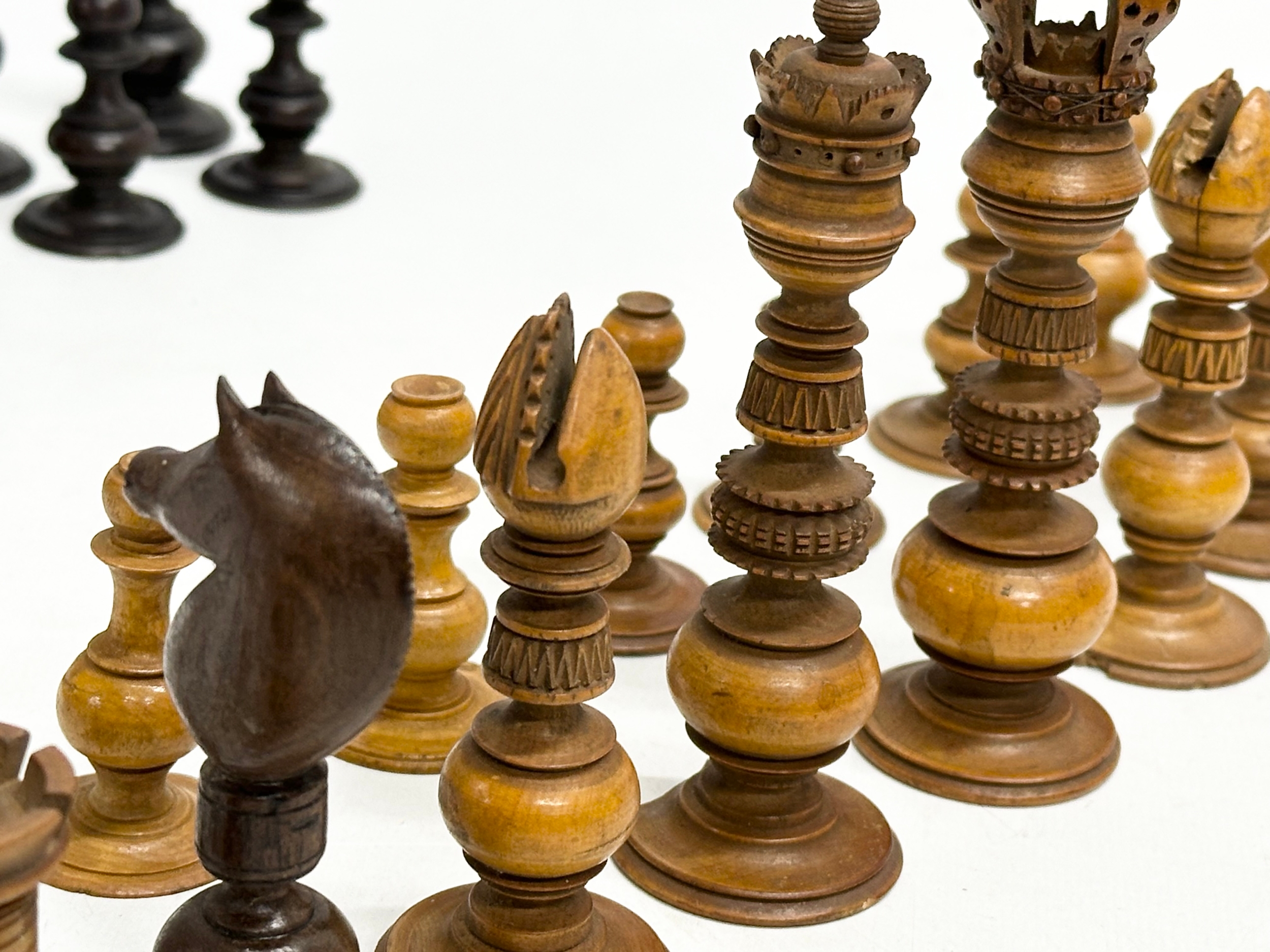 Good quality 19th Century chess pieces in the style of the Holy Land Crusade, Islamic vs Christian - Image 9 of 17