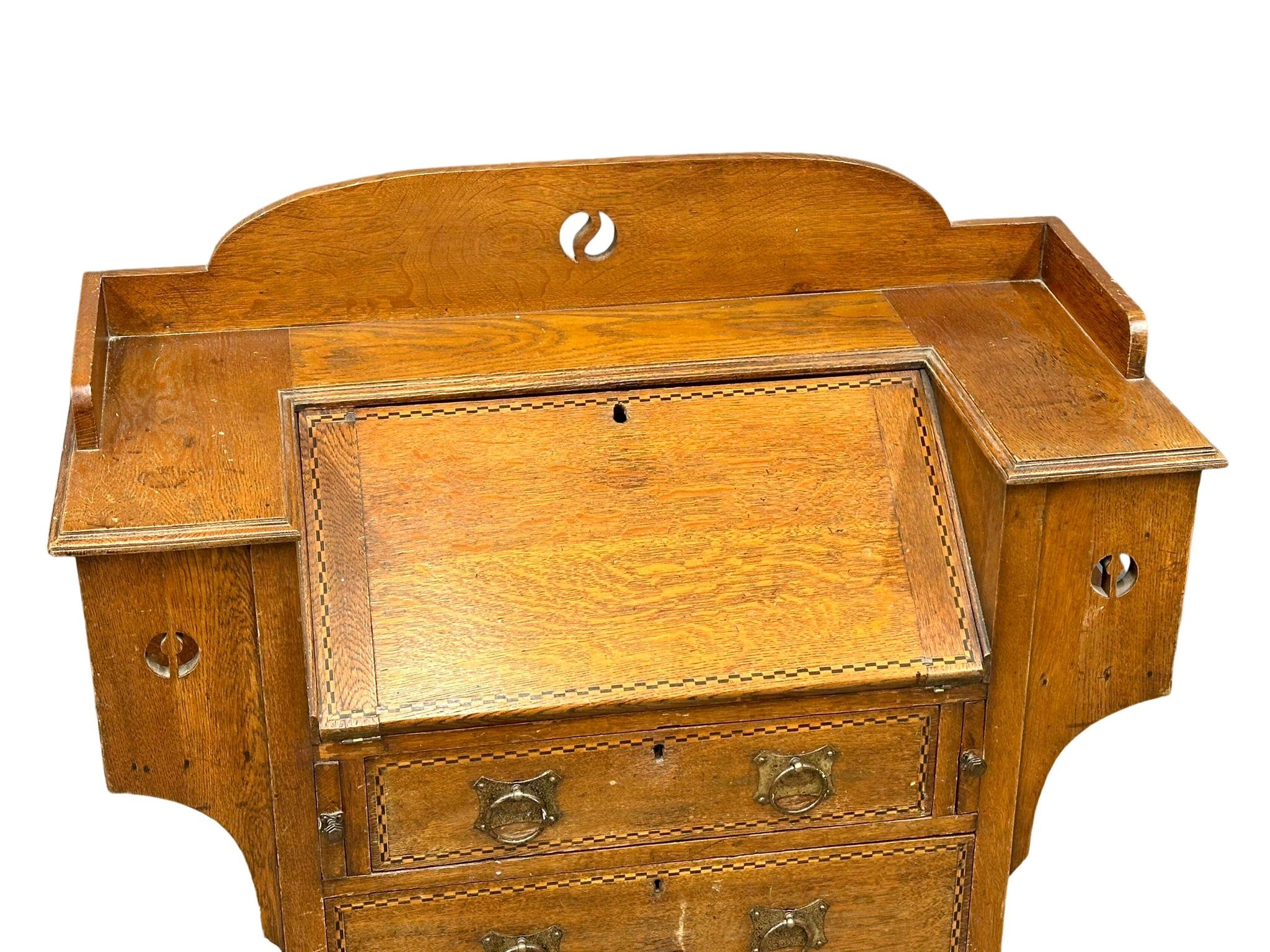 An early 20th century Art & Crafts inlaid oak writing bureau. Circa 1900. 99.5x41x111cm - Image 7 of 7