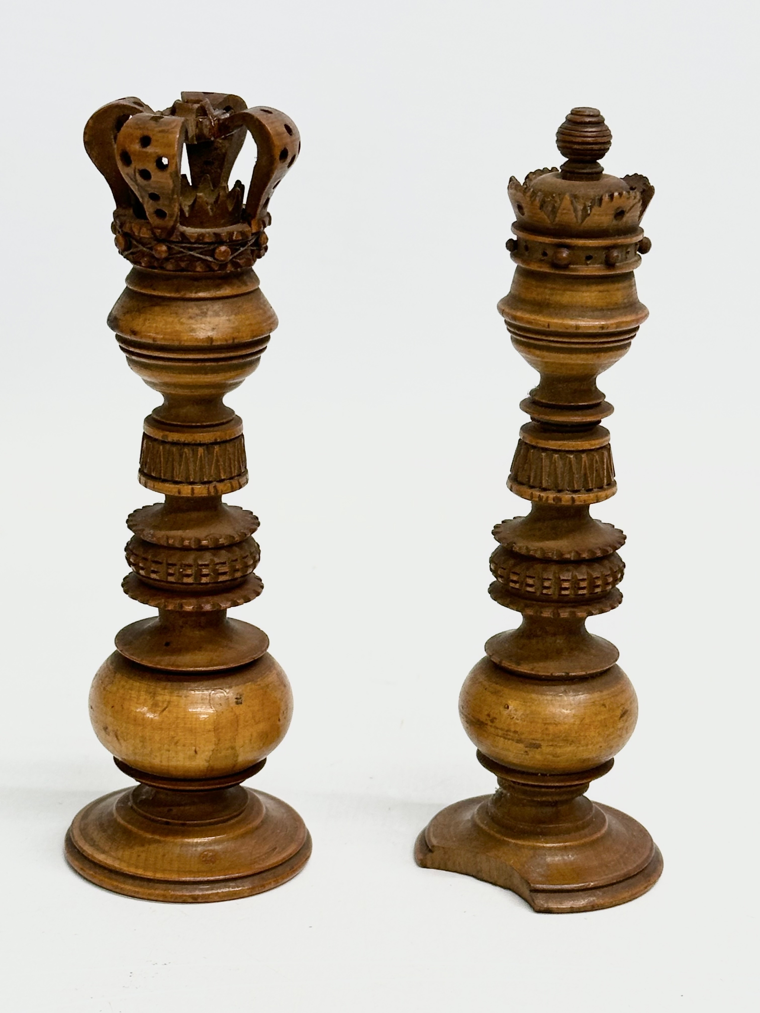 Good quality 19th Century chess pieces in the style of the Holy Land Crusade, Islamic vs Christian - Image 13 of 17