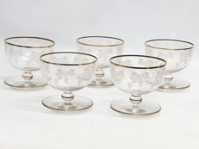 A set of 5 1960’s Mid Century gilt rimmed dessert bowls, with etched grapes and leaves. 10x9.5cm