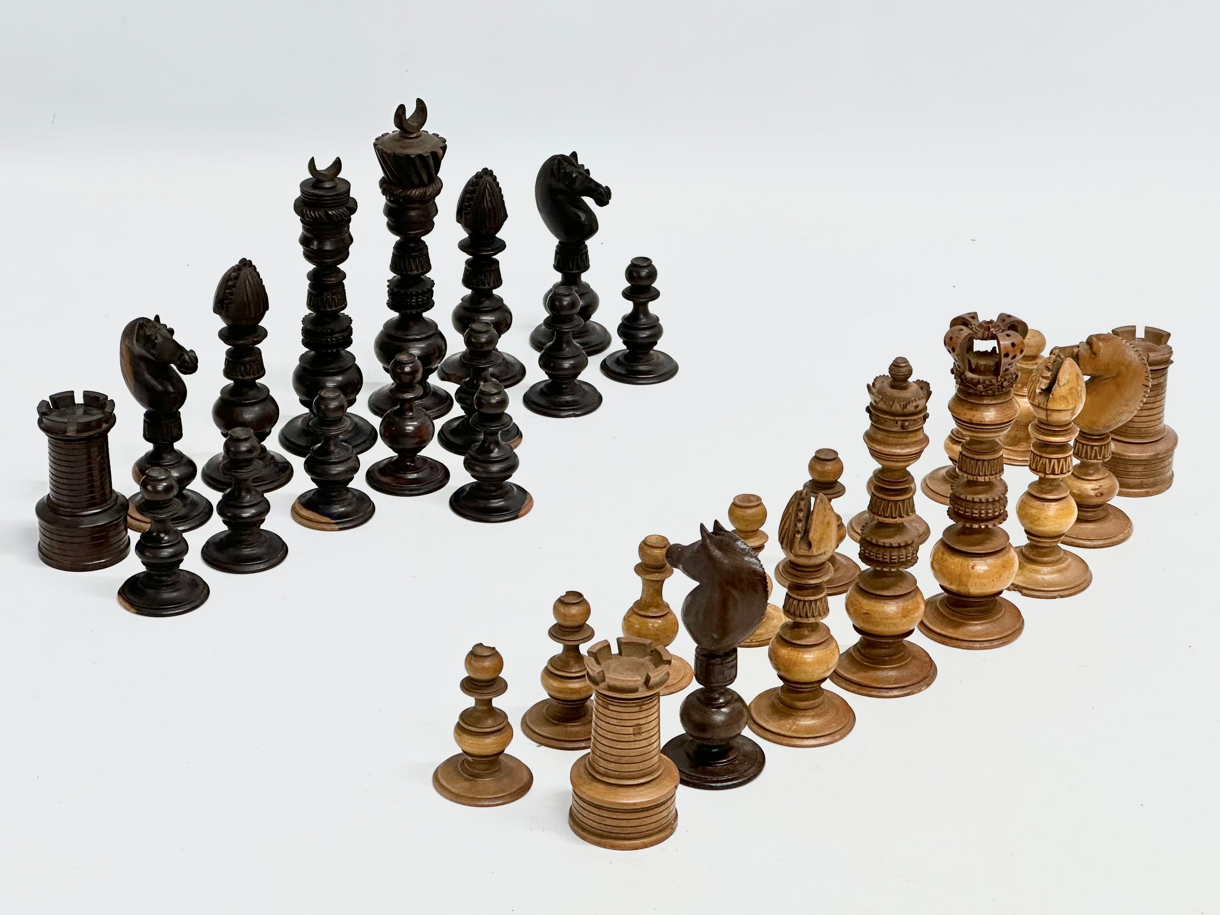 Good quality 19th Century chess pieces in the style of the Holy Land Crusade, Islamic vs Christian