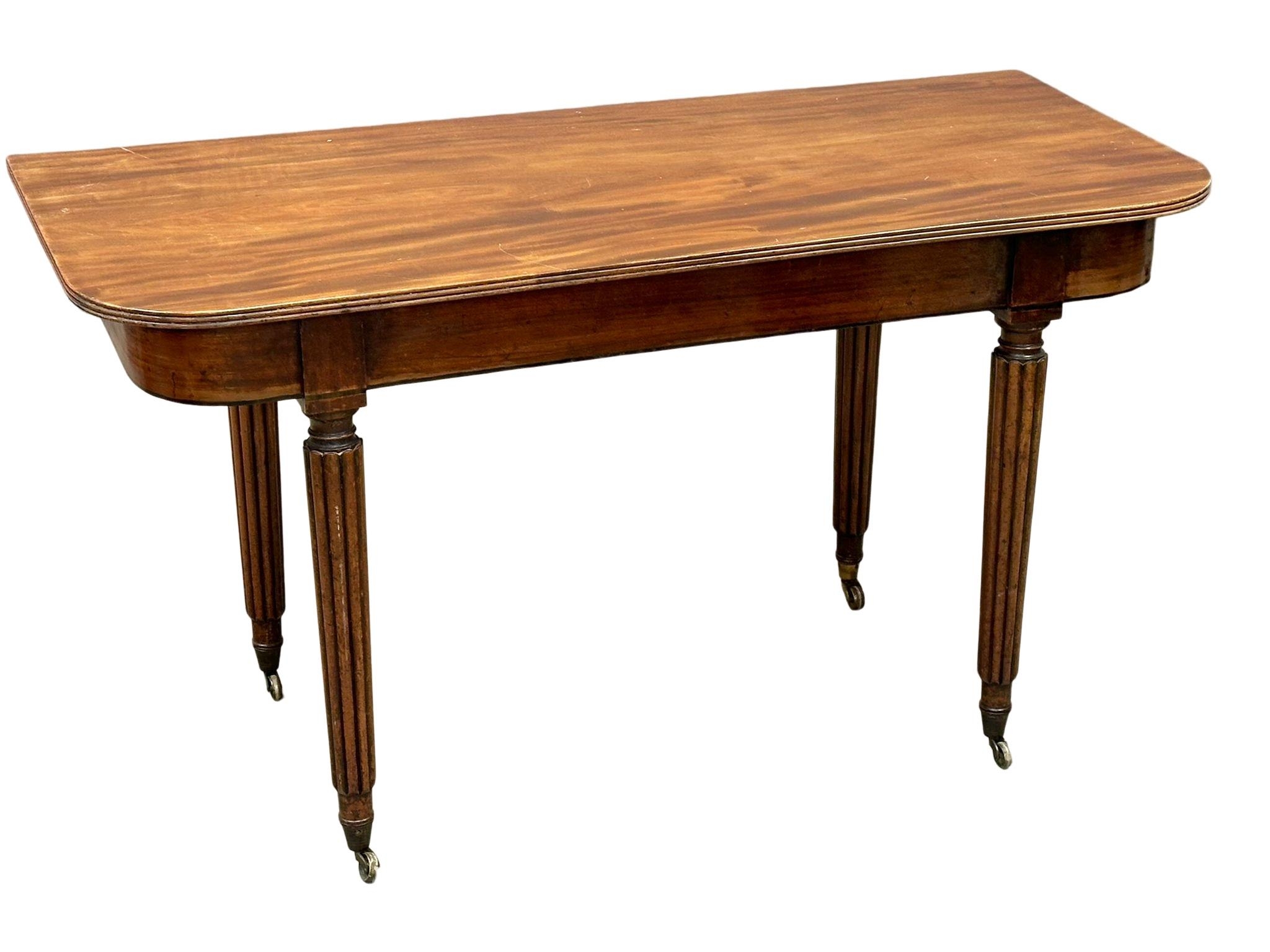 A large George IV mahogany Economy table/dining table with some later alterations. Circa 1820. 307. - Image 10 of 15