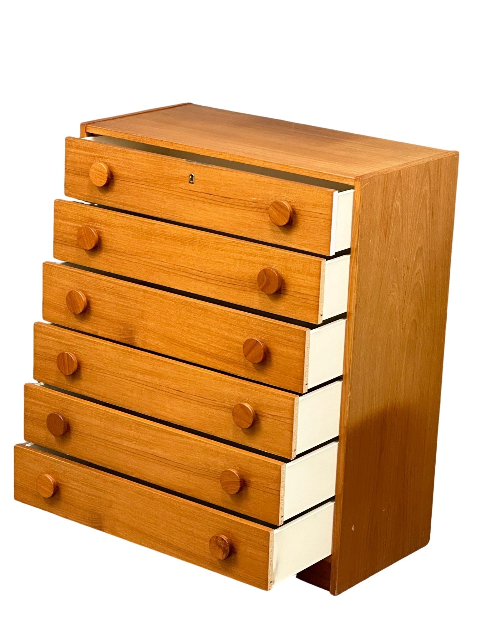 A Danish Mid Century teak chest of drawers. 76.5x40x93.5cm. - Image 8 of 16