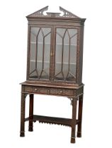 A fine proportioned late 19th century Chippendale Revival mahogany bookcase. Circa 1880. 82x39x180cm