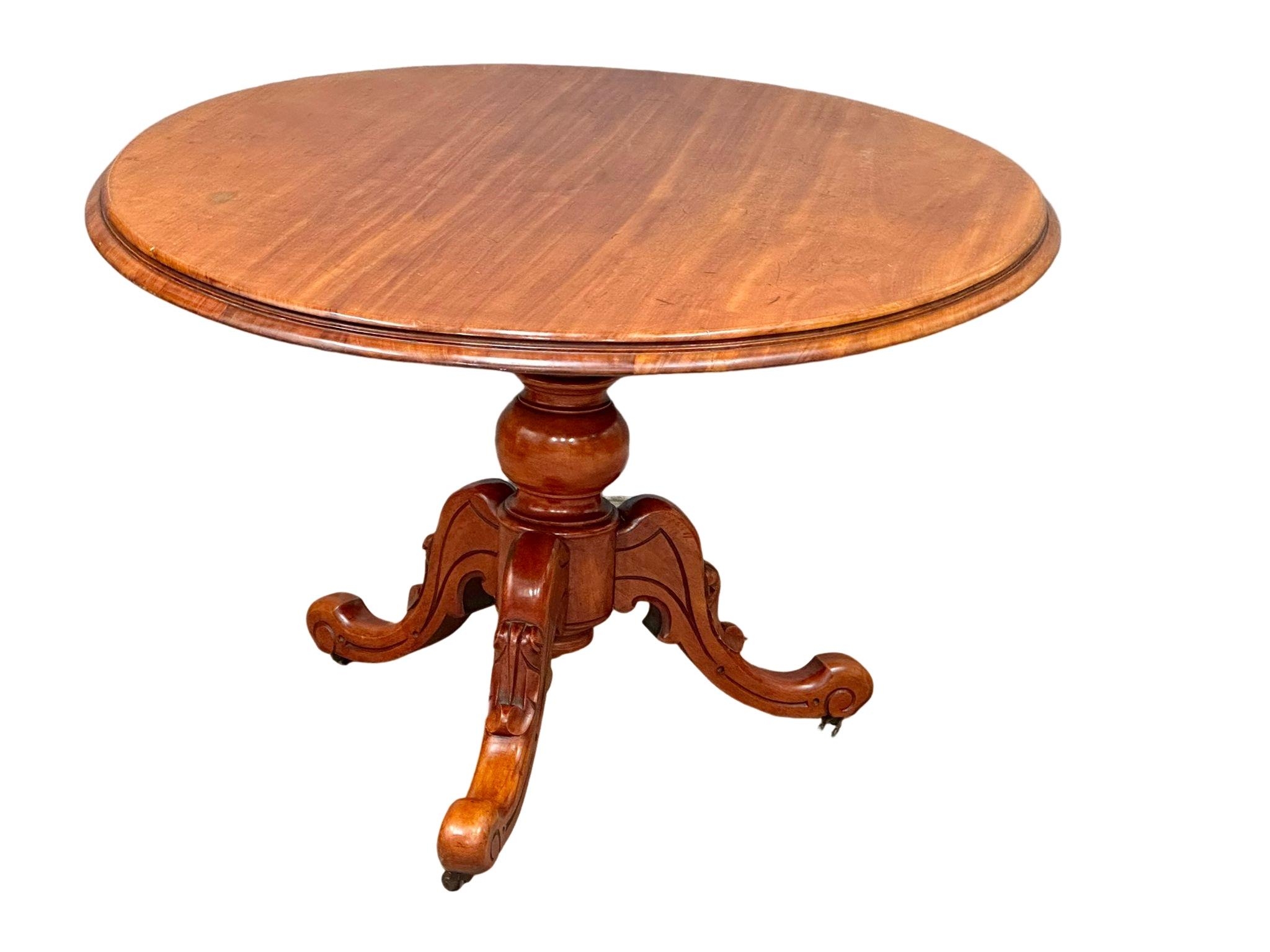 A Victorian tilt top pedestal breakfast table/dining table on cabriole legs, 137cm x 112cm x 75cm - Image 10 of 10