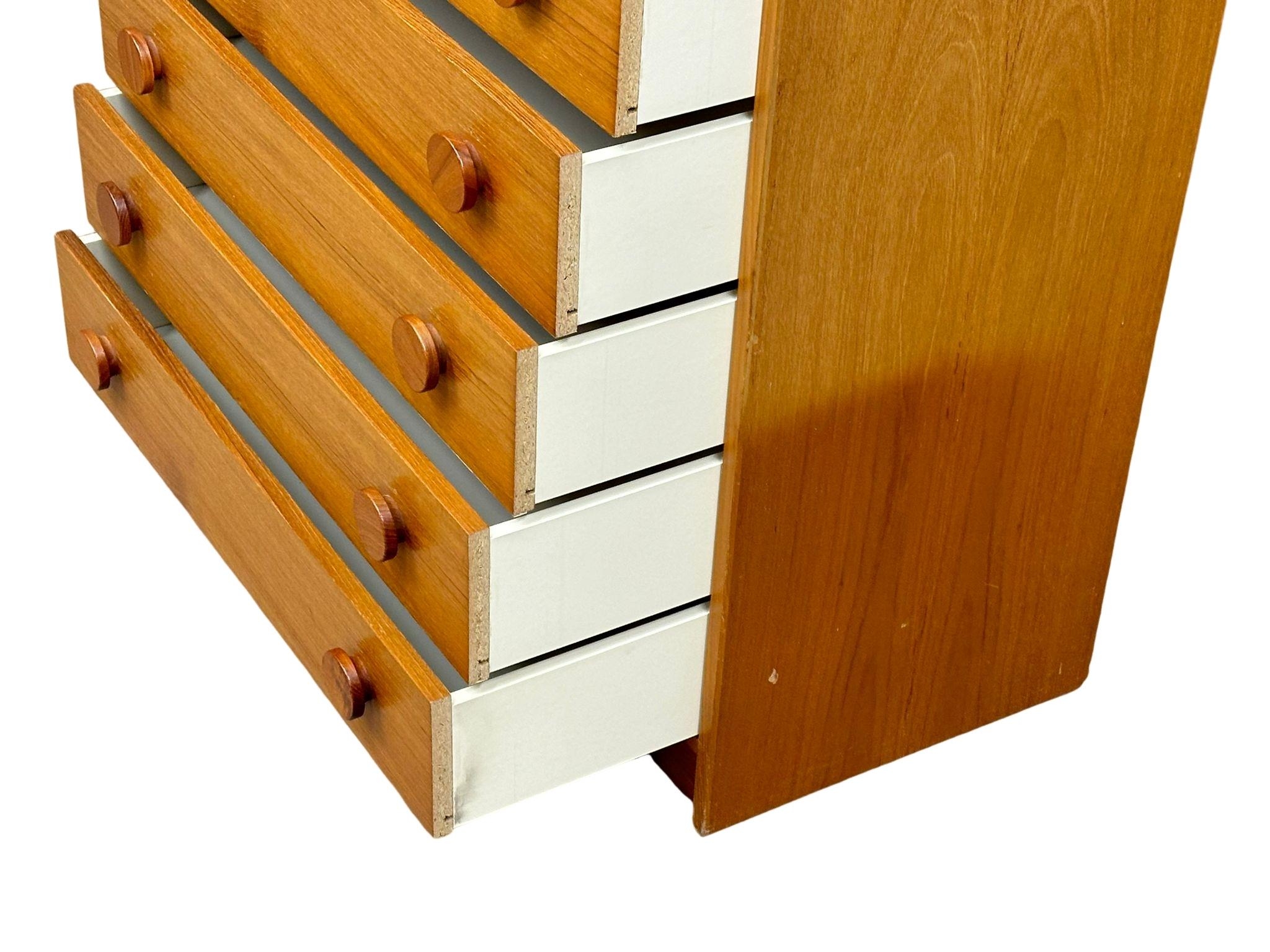 A Danish Mid Century teak chest of drawers. 76.5x40x93.5cm. - Image 6 of 16