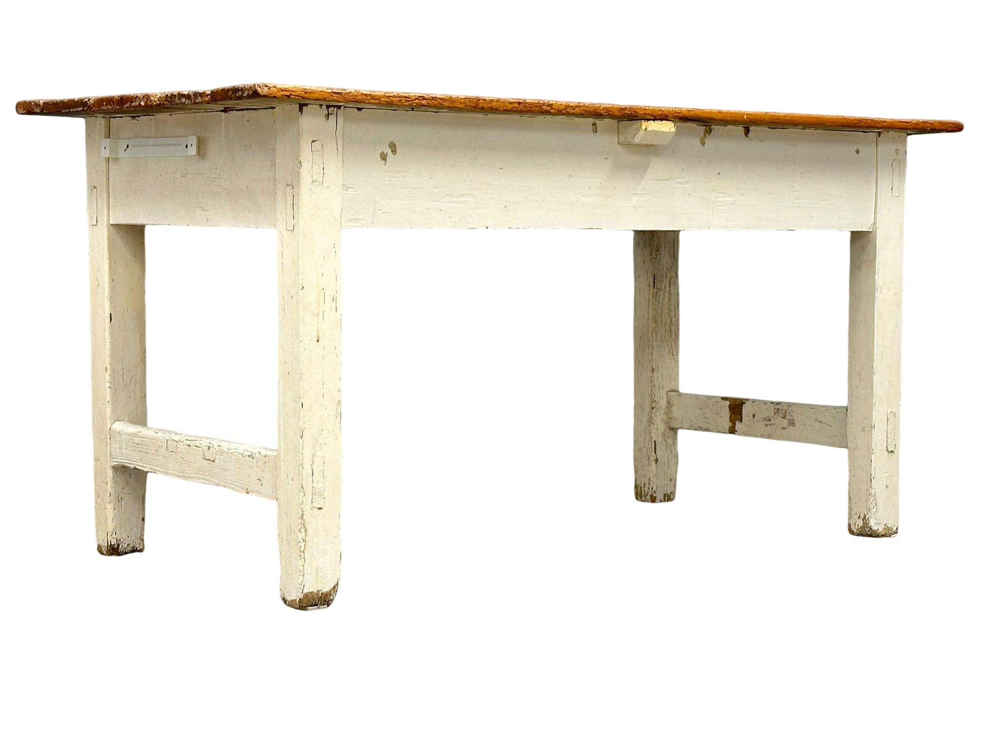 A Victorian pine farmhouse kitchen dining table. 152x78x76cm - Image 2 of 4