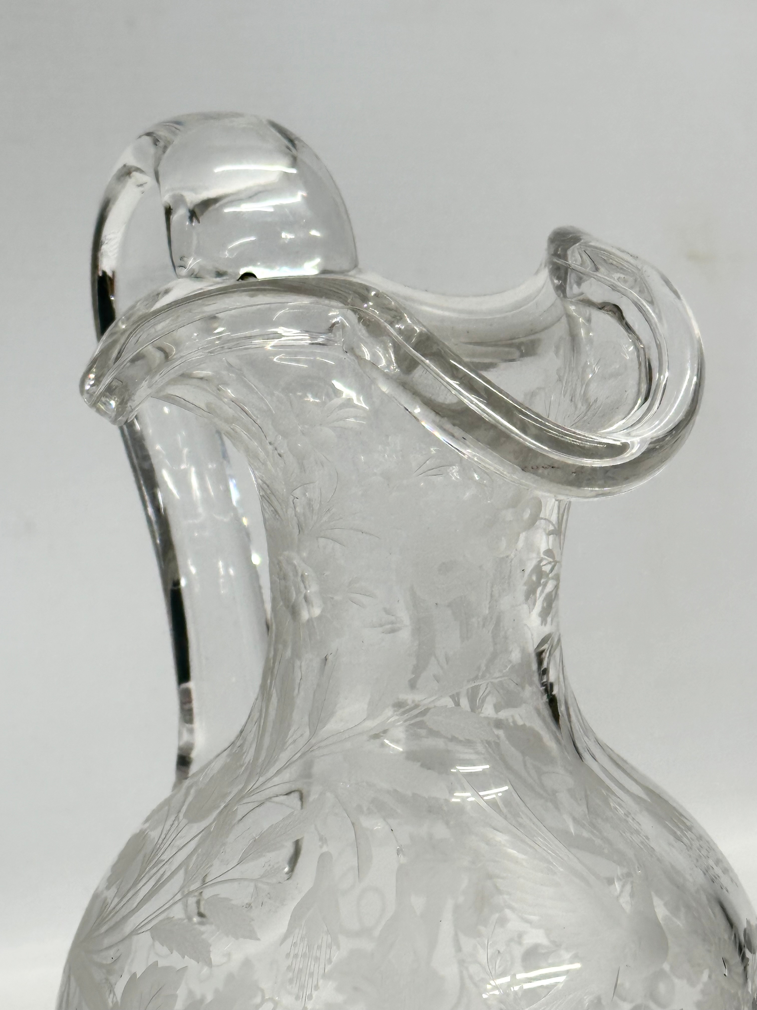 An etched glass pitcher in the manner of William Fritsche. Decorated with leaves, grape vines and - Image 7 of 11