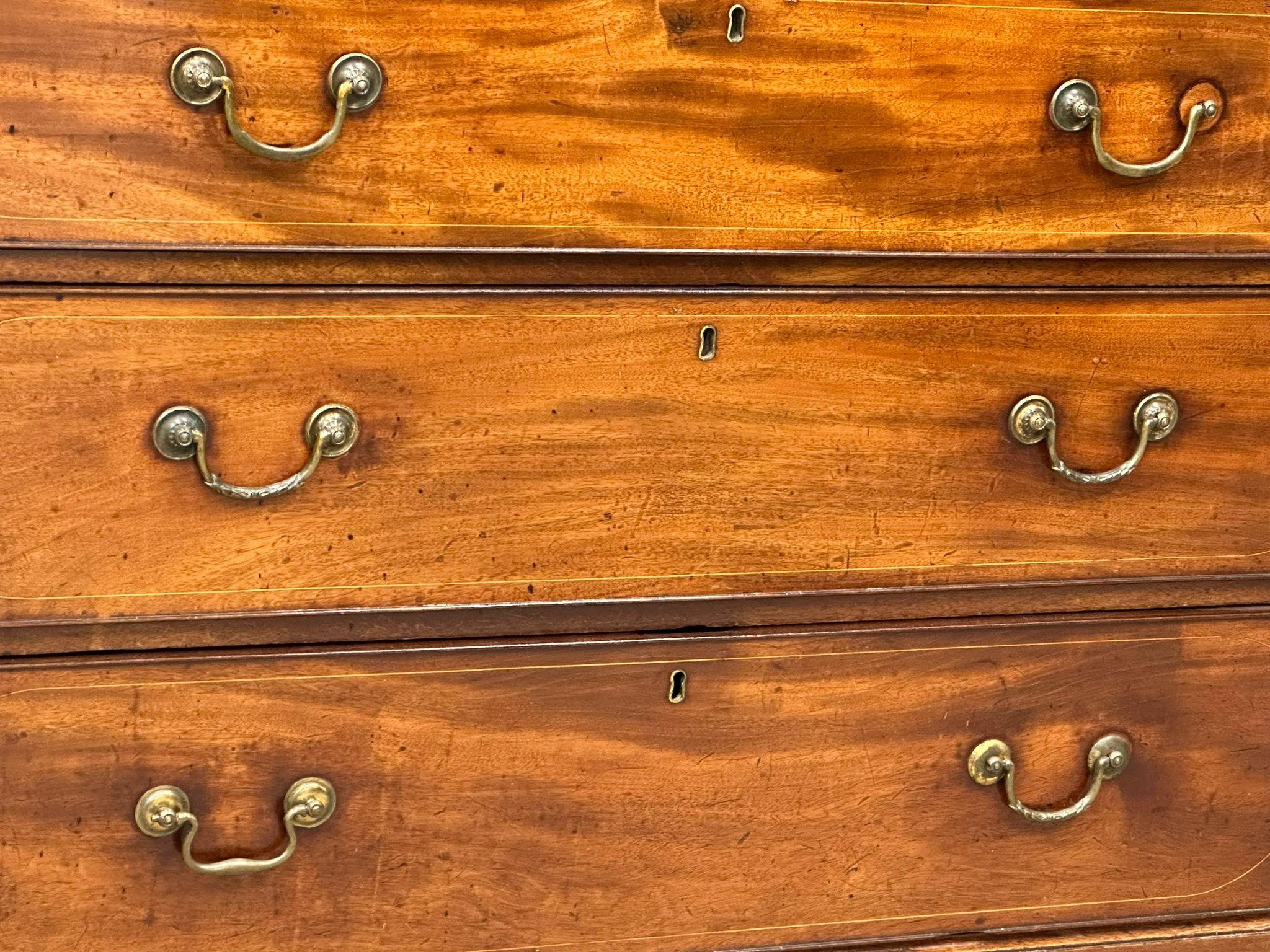 A good quality George III inlaid mahogany secretaire chest of drawers with original brass drop - Image 9 of 12